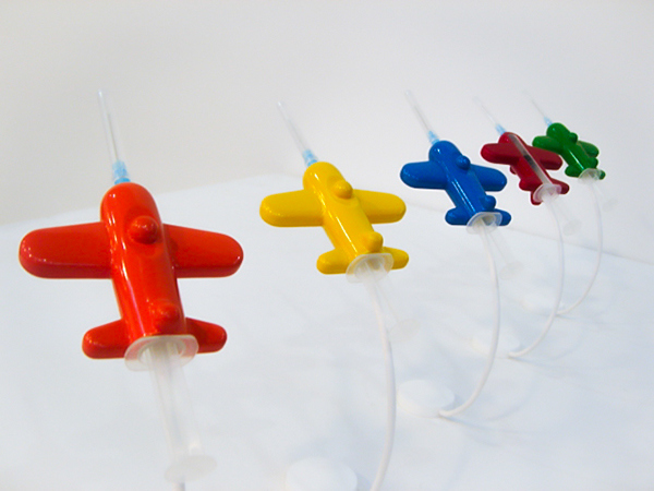 medical care，children，Syringe，aircraft，healthy，