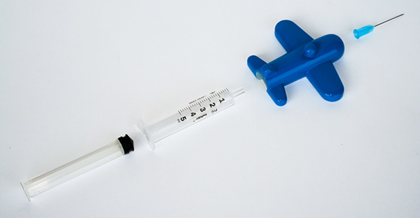 medical care，children，Syringe，aircraft，healthy，