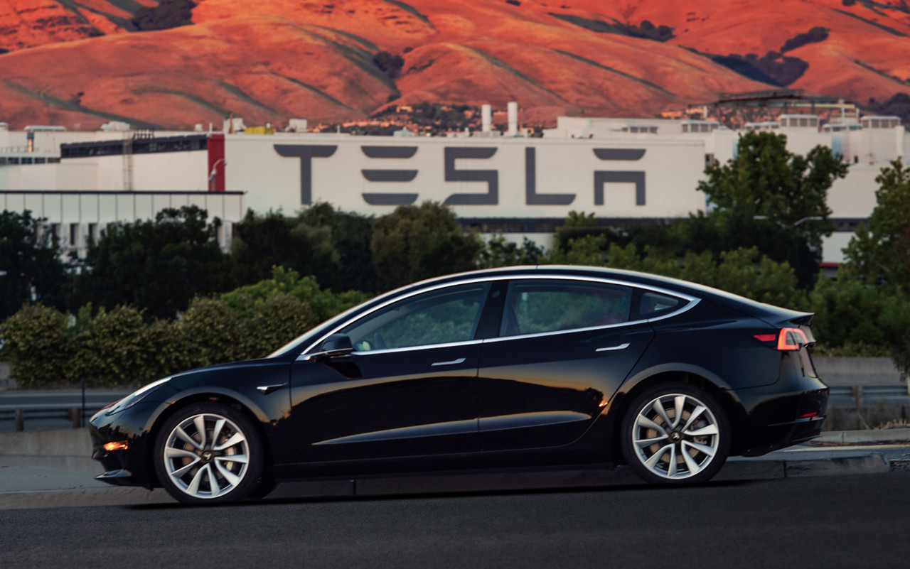 美國的價格將開始tesla model 3 $ 35,000標誌.