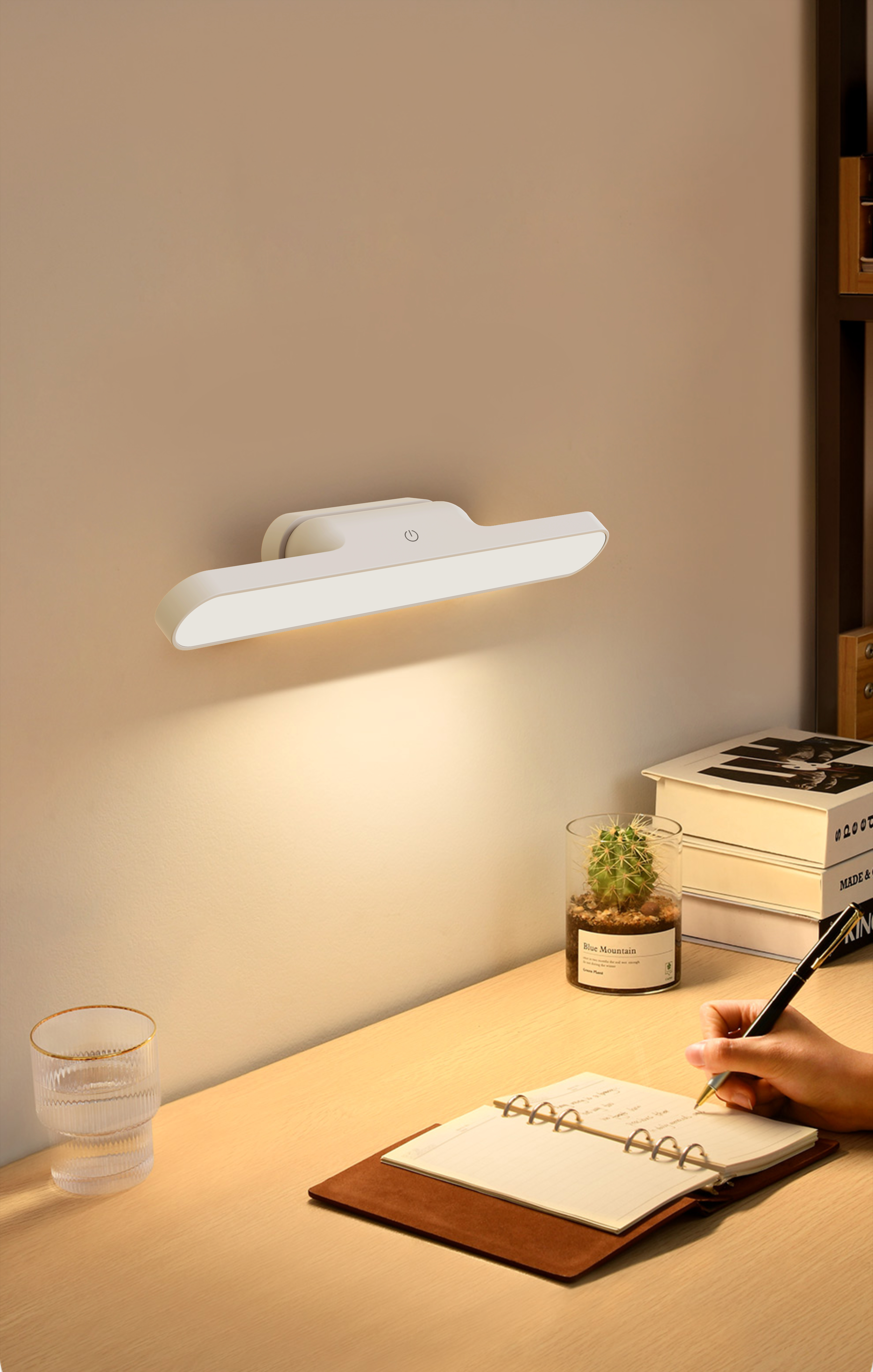 lamp，Magnetic attraction，