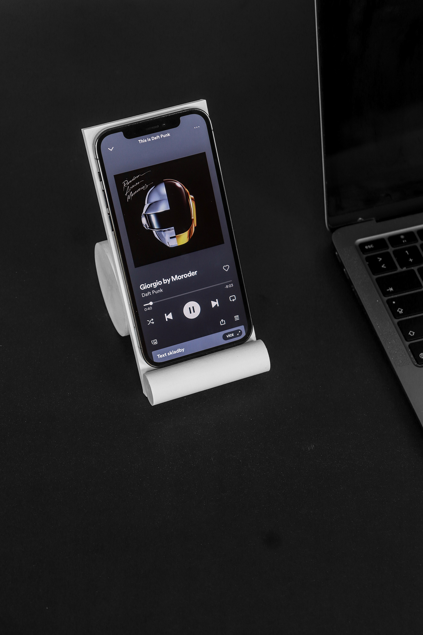 Digital accessories，Mobile phone bracket，Digital equipment，Hold the phone，