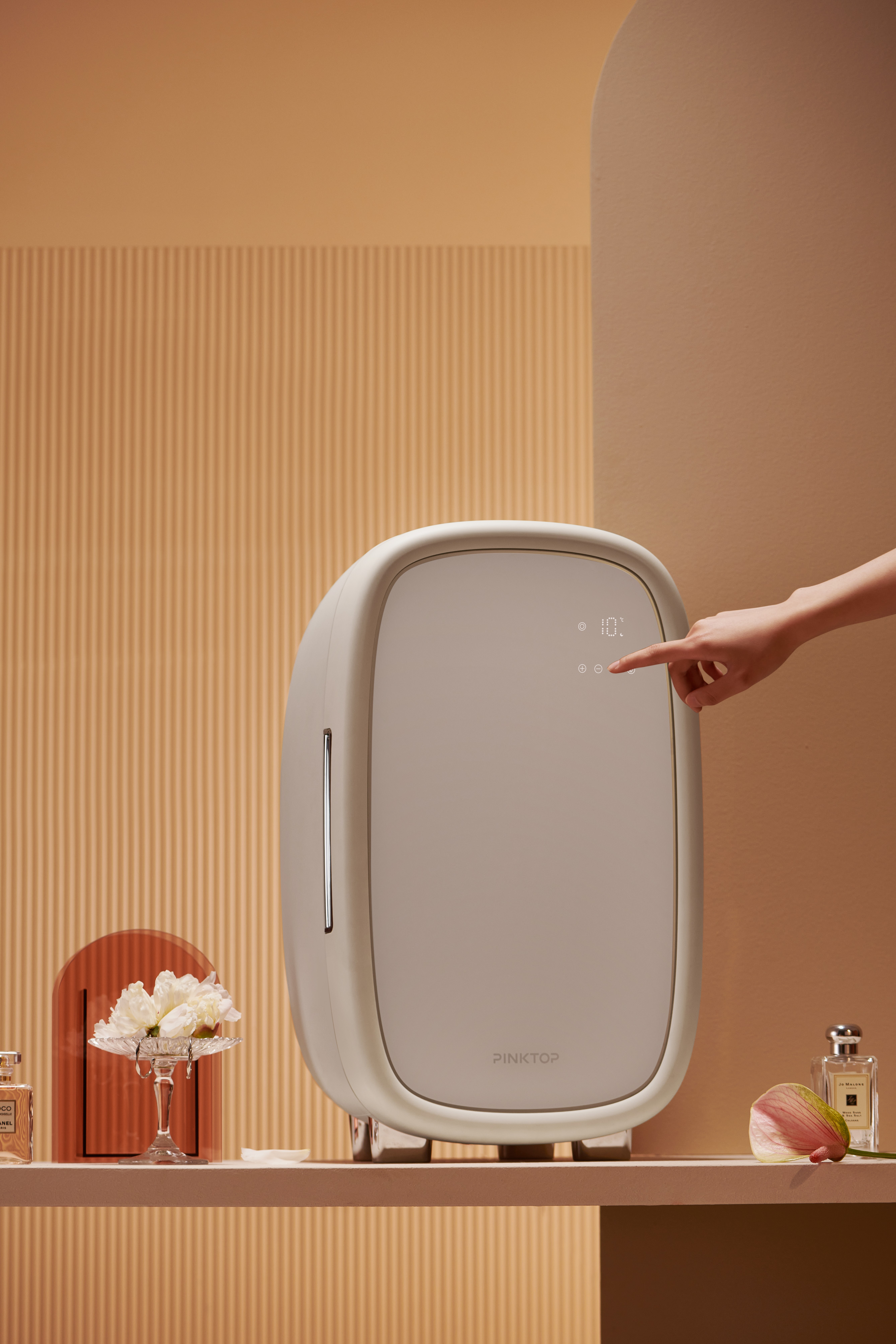 Red design，product design，Rhett Design Products，Beauty refrigerator，