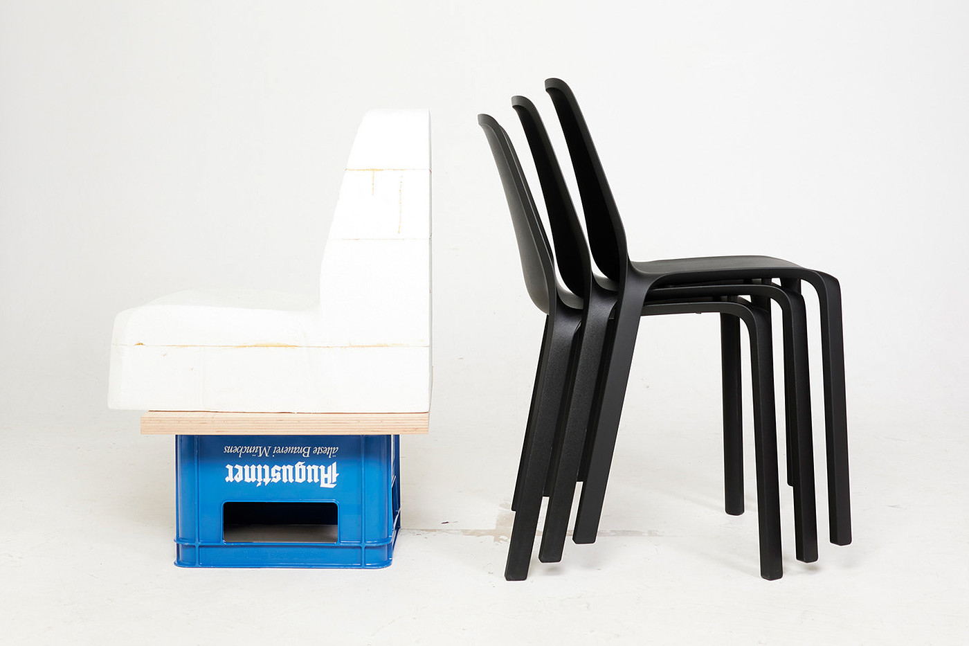 chair，black and white，Integrated molding，