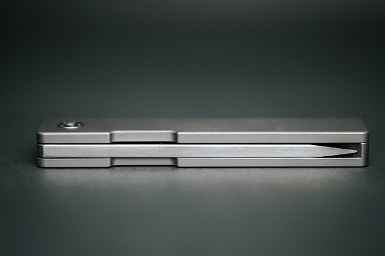 titanium alloy，EDC knife，product design，Appearance design，delicate，MagBlade，