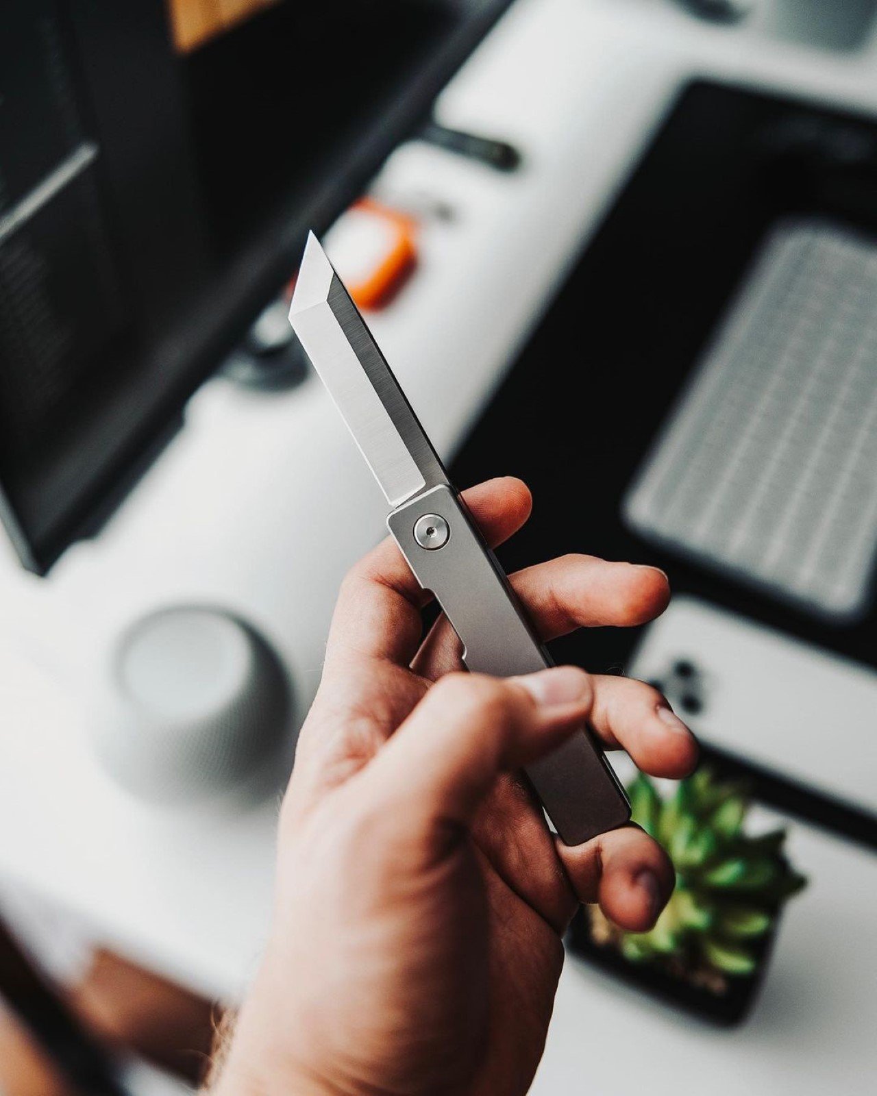 titanium alloy，EDC knife，product design，Appearance design，delicate，MagBlade，