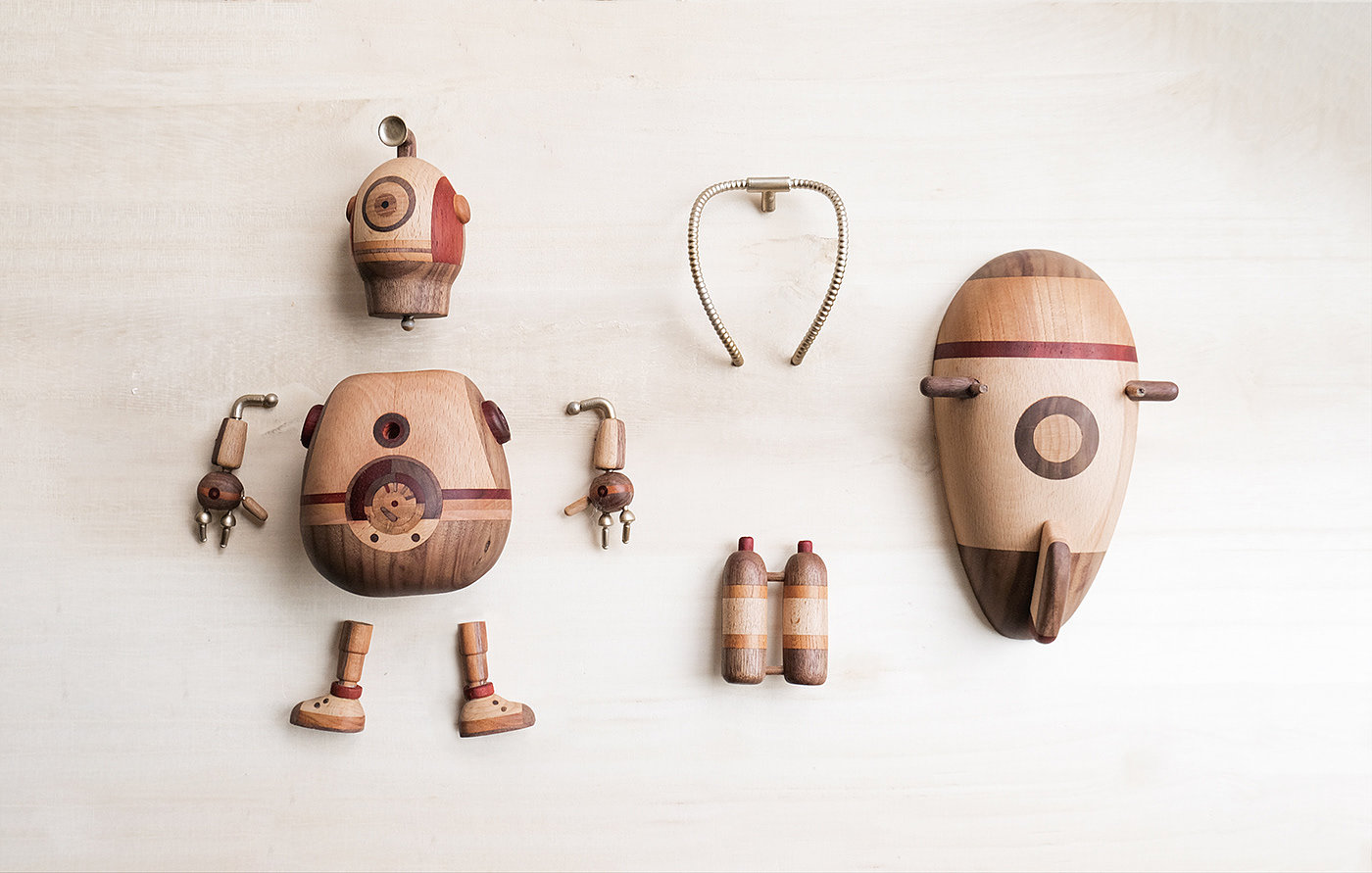 Arts and Crafts，Toy design，Outside，robot，wood，