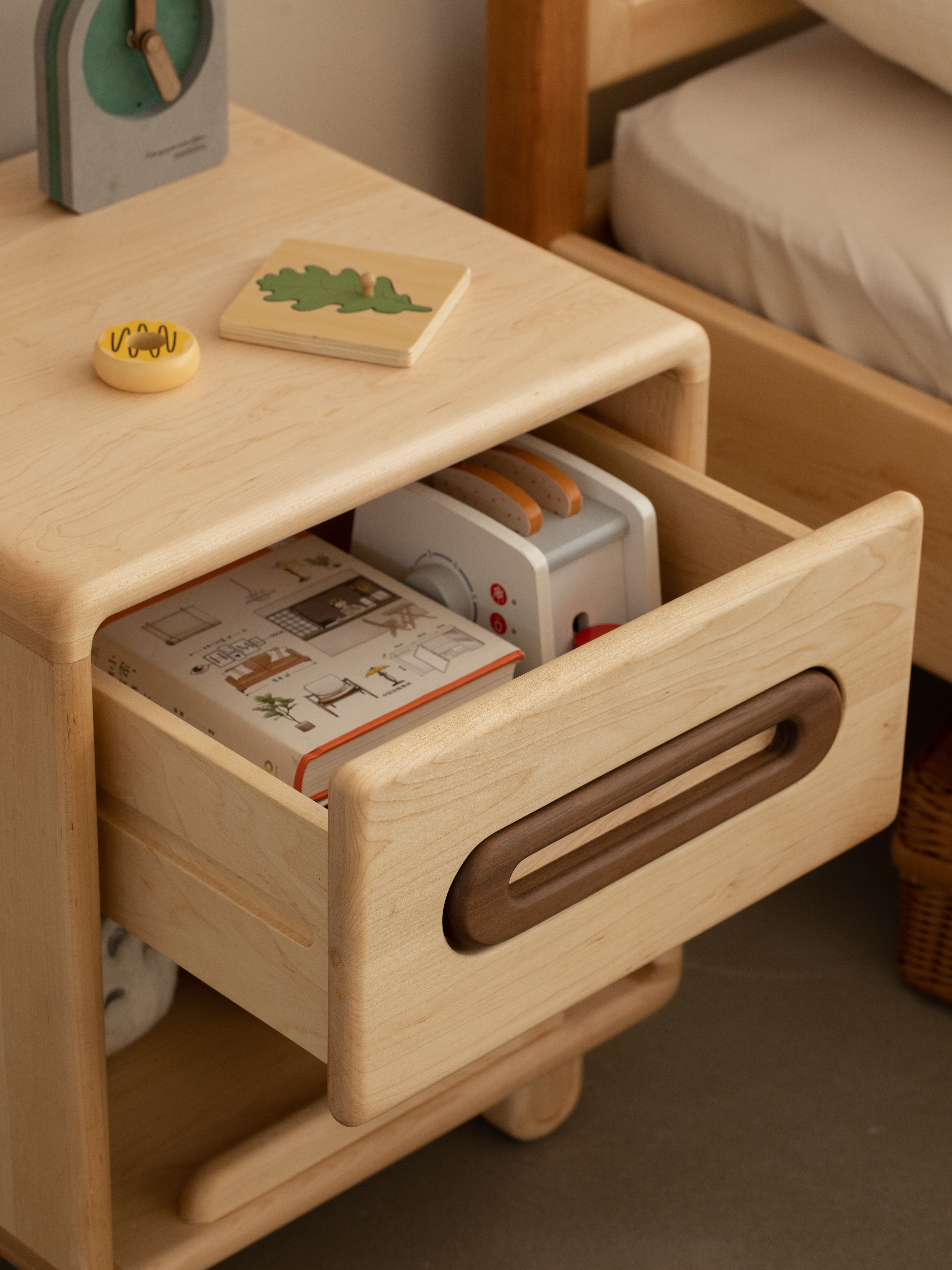 Children's furniture，Solid wood furniture，furniture design ，Original design，Bed，sofa，bedside cupboard，