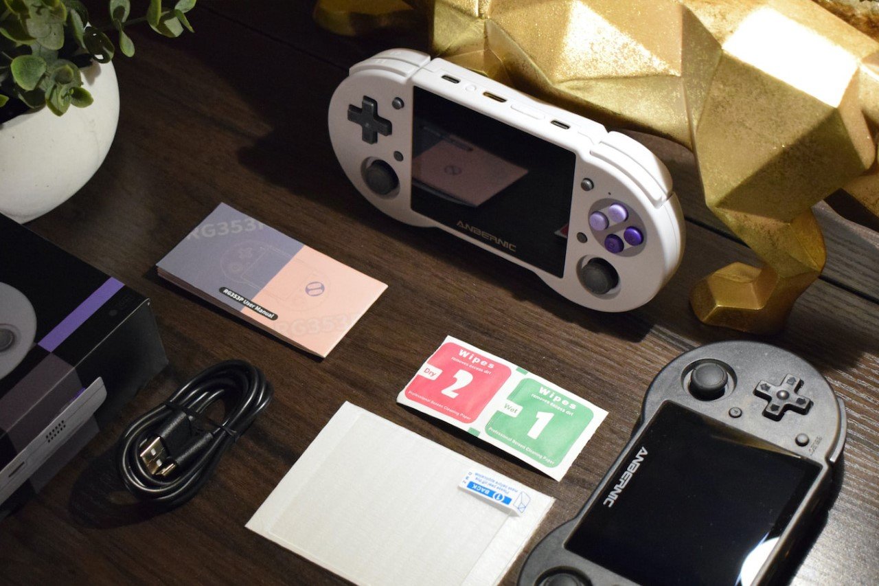 Handheld game console，Android，Linux，mobile game，Nintendo，Anbernic RG353P，
