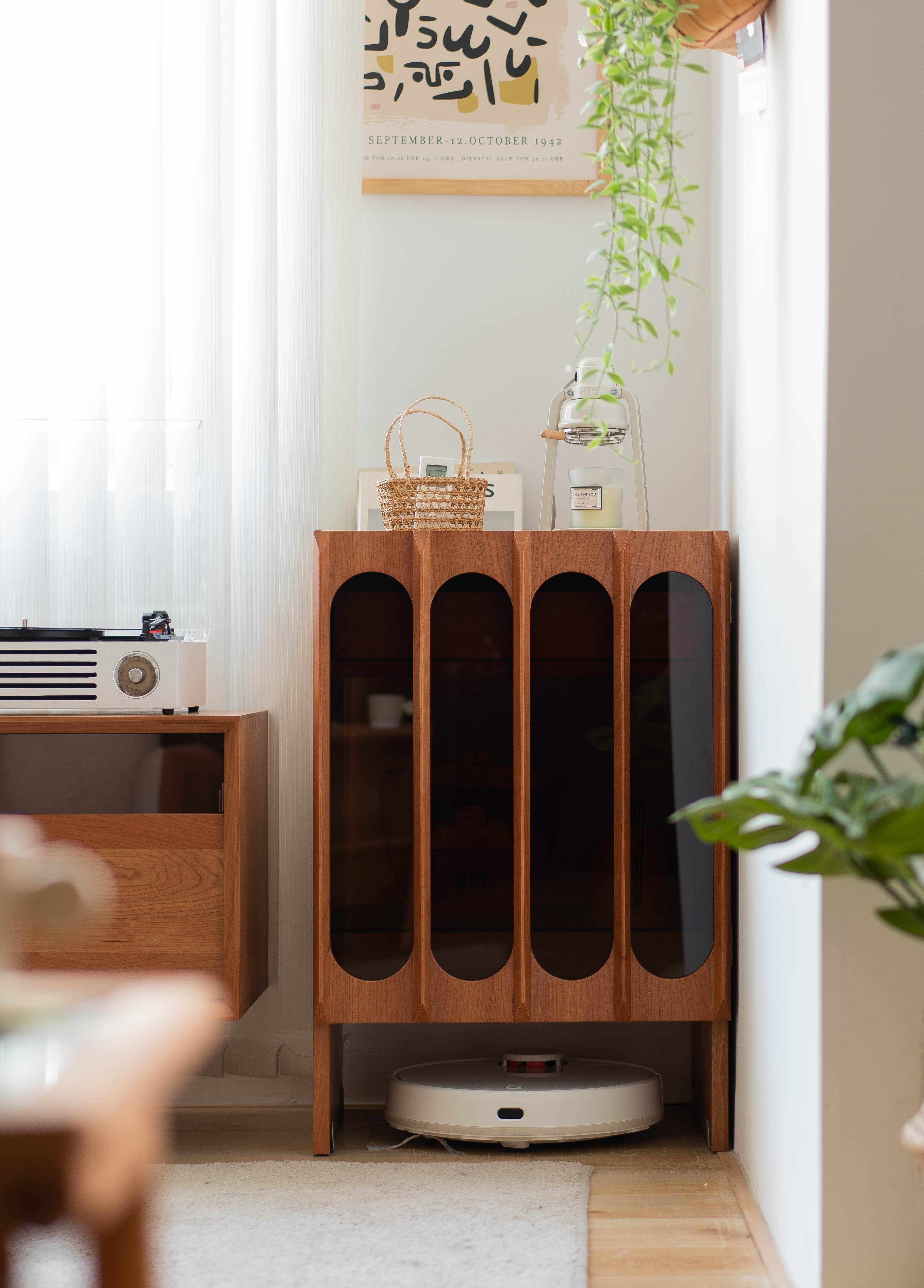 Solid wood furniture，furniture design ，product design，sweeping machine，Side cabinet，