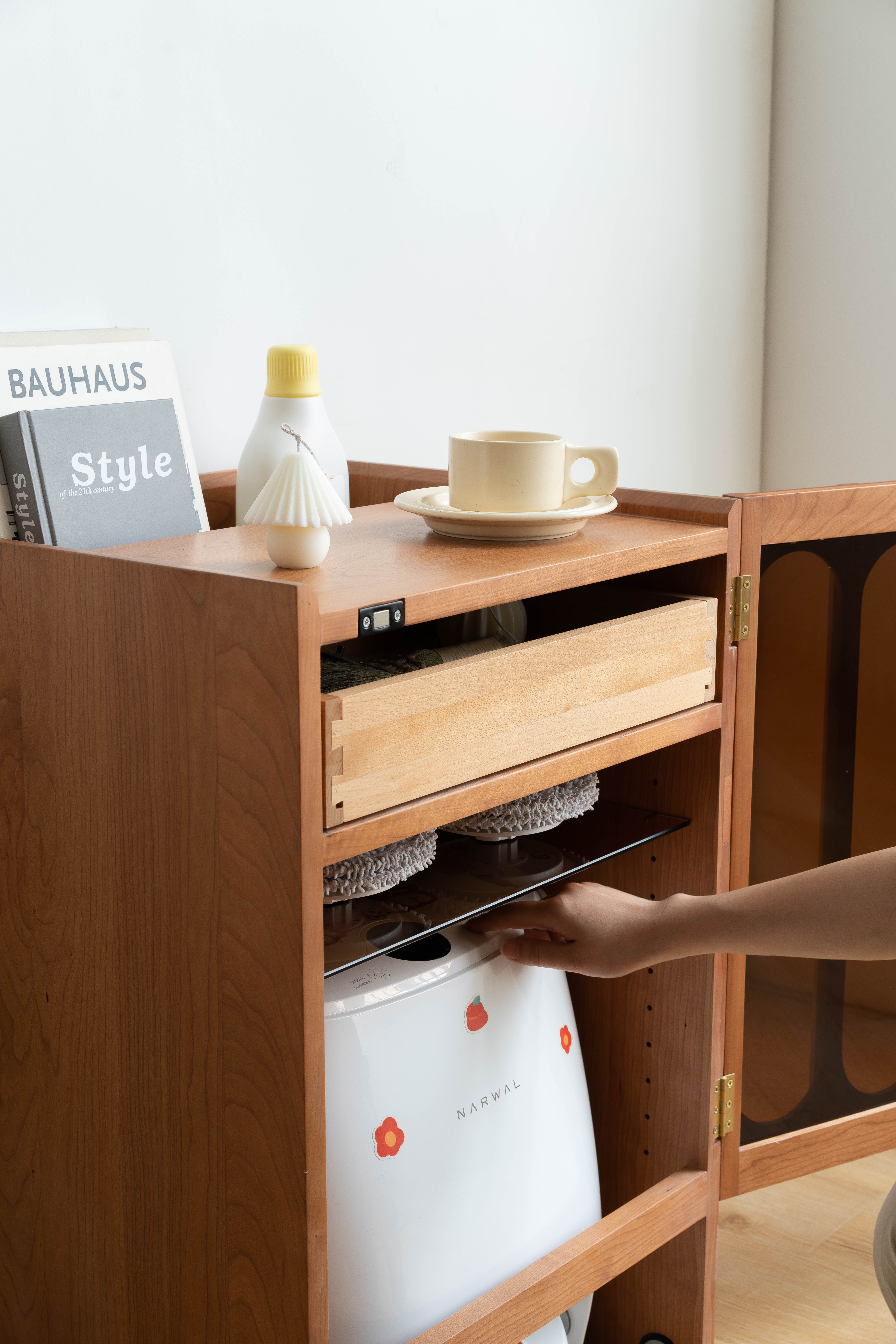 Solid wood furniture，furniture design ，product design，sweeping machine，Side cabinet，