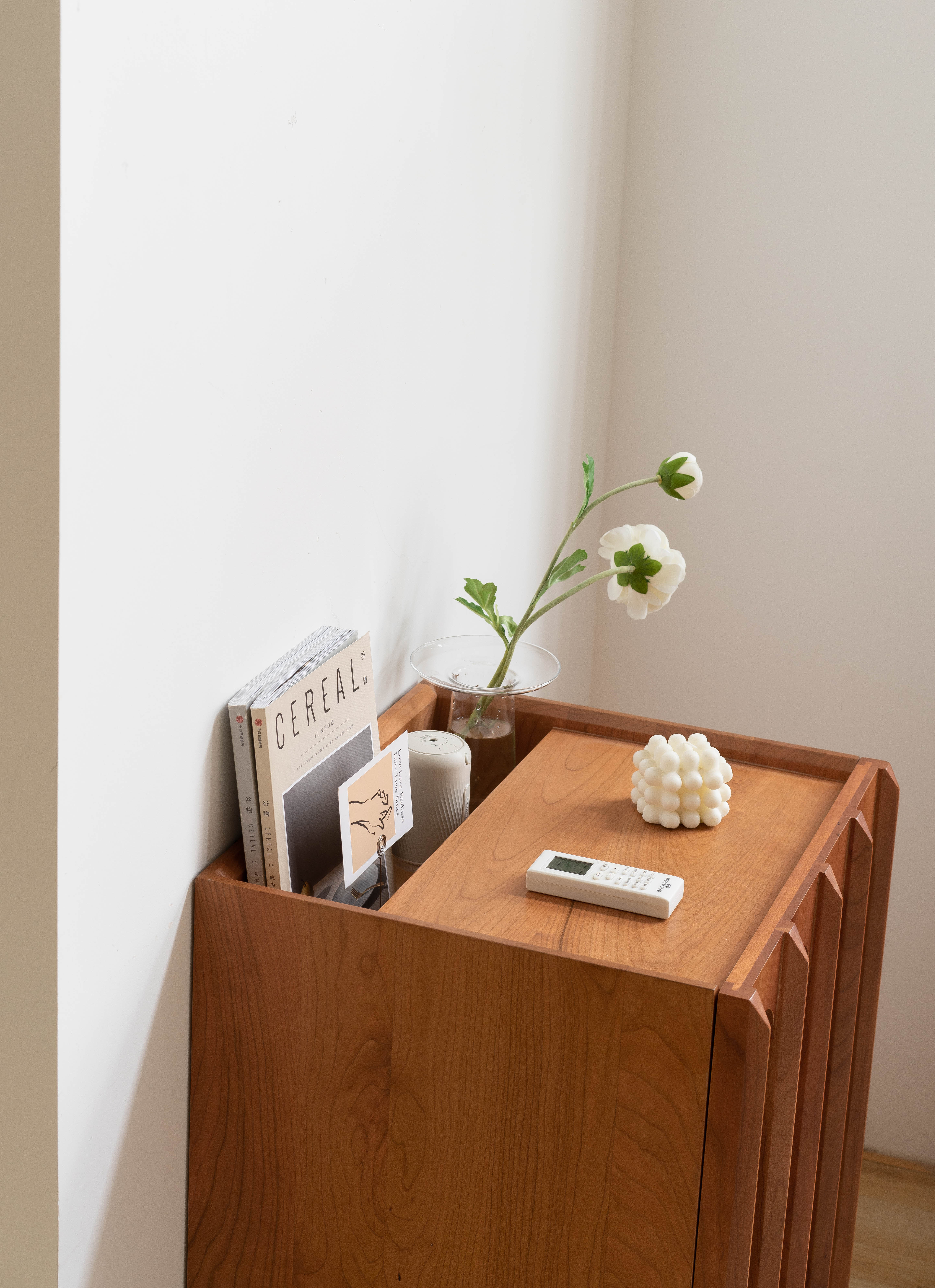 Solid wood furniture，furniture design ，product design，sweeping machine，Side cabinet，