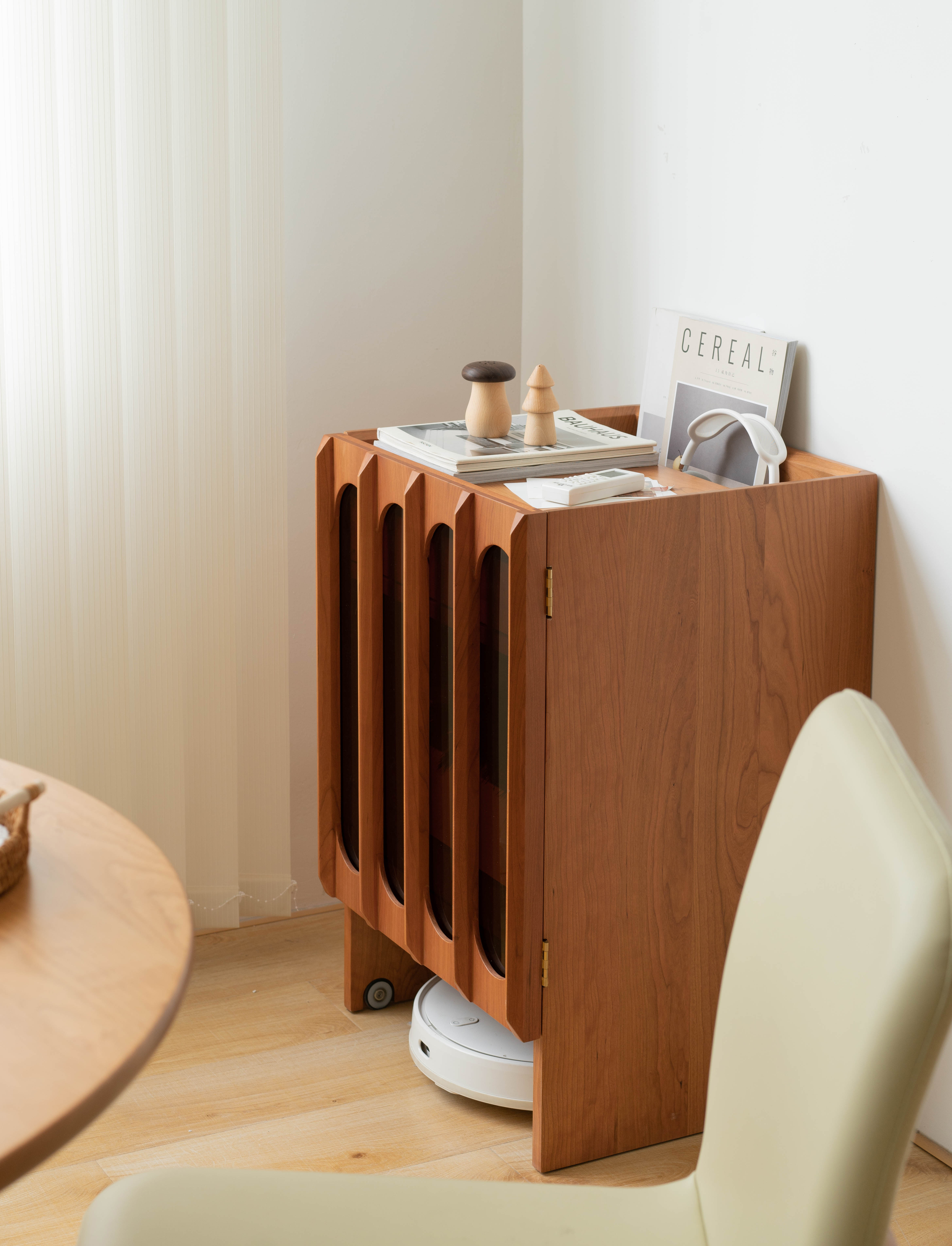 Solid wood furniture，furniture design ，product design，sweeping machine，Side cabinet，