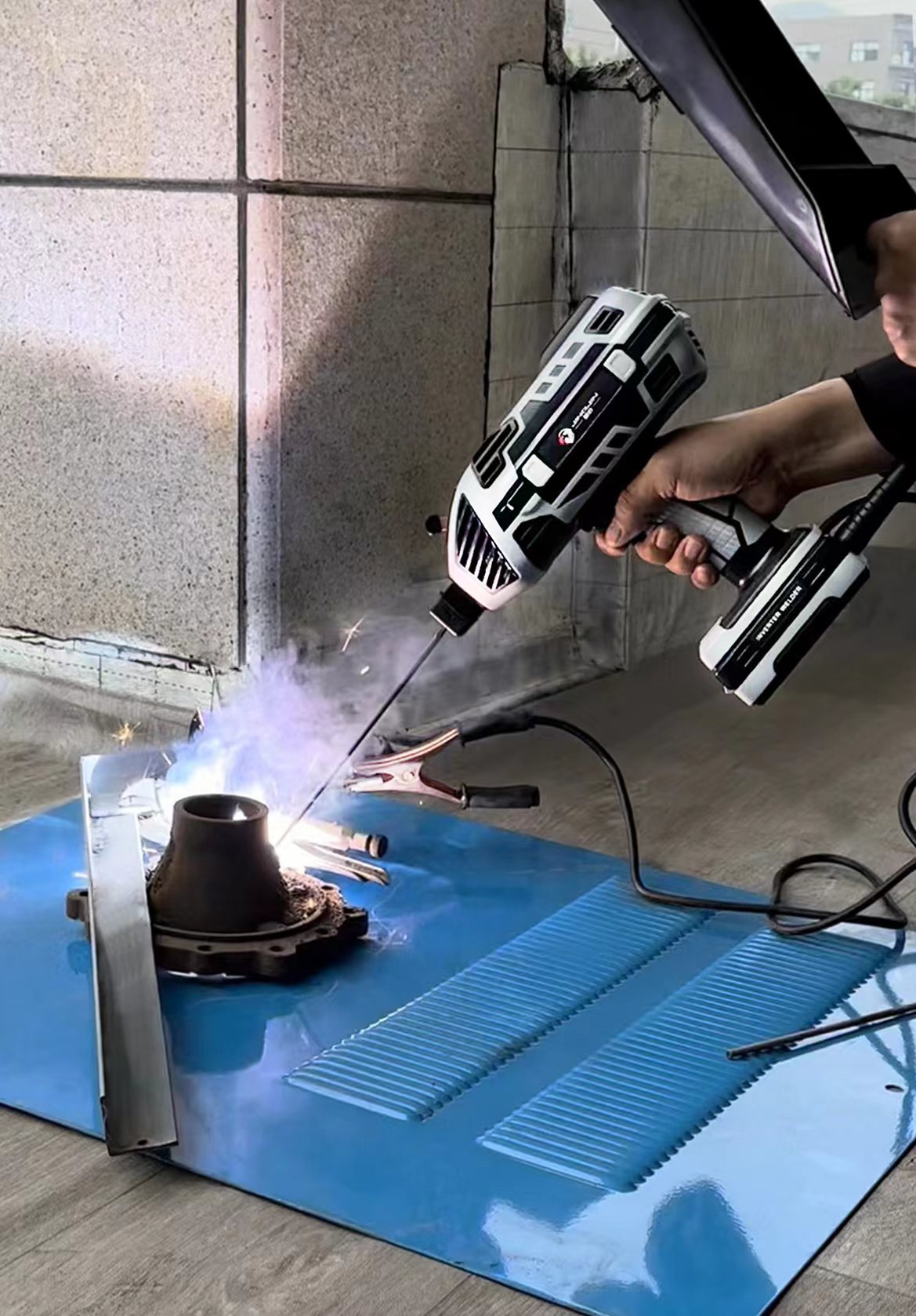 Hand-held welding machine, pistol welding, welding gun，