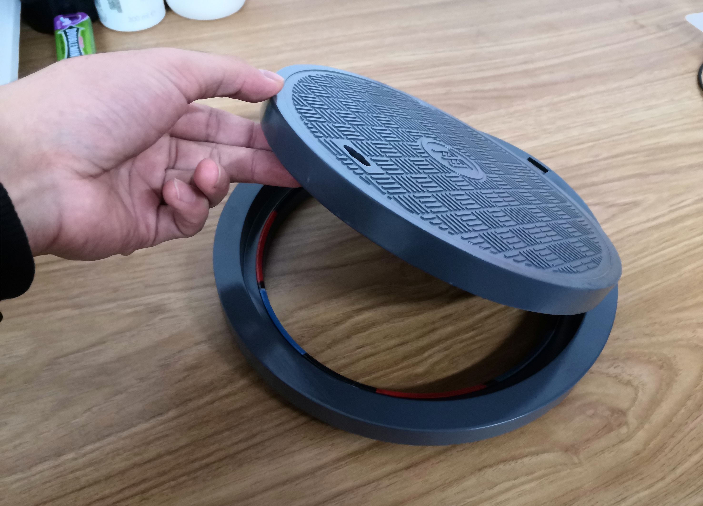 Traffic manhole cover，Public safety，an accident，