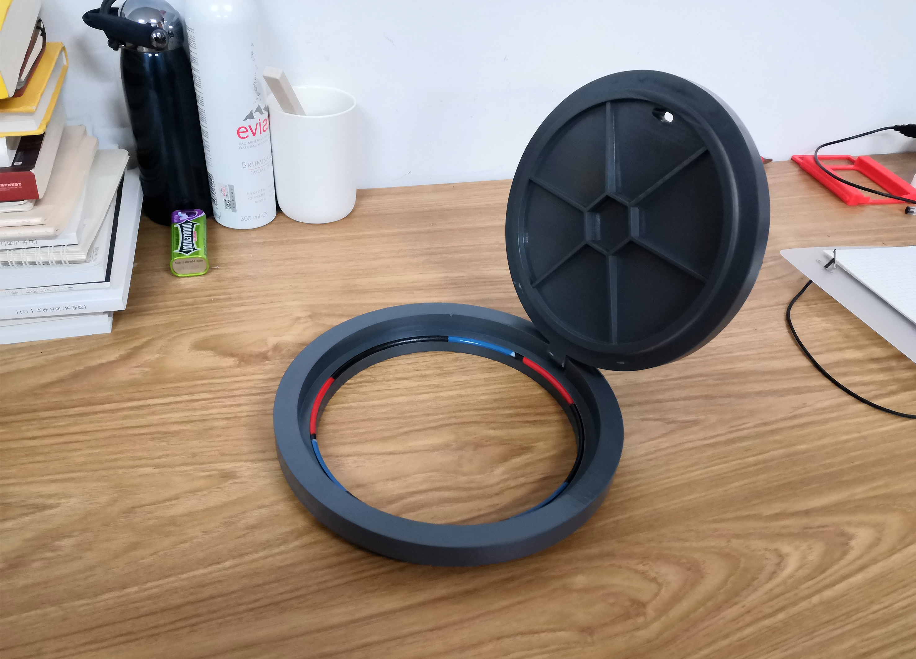 Traffic manhole cover，Public safety，an accident，