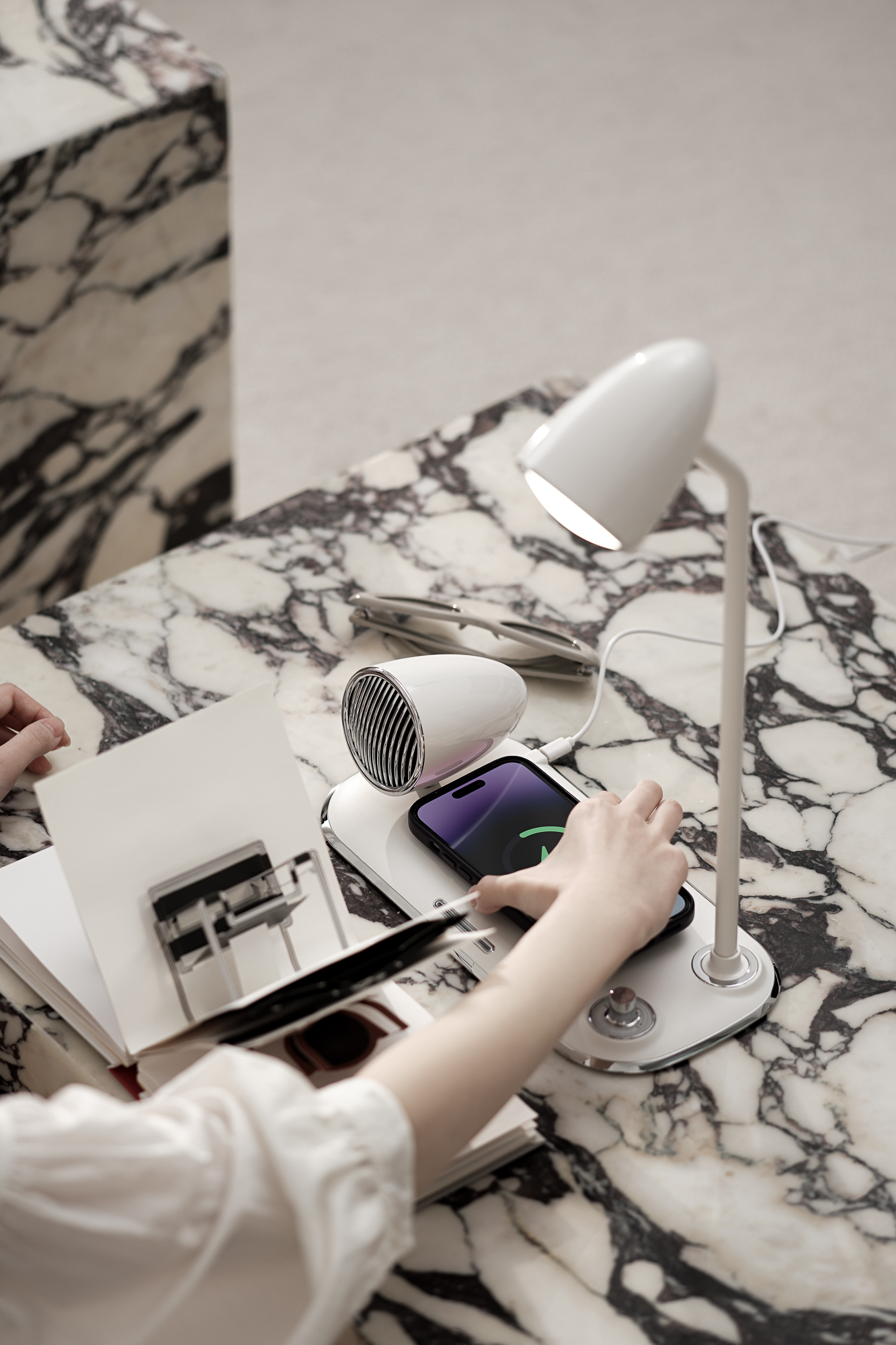 Crazy sound，loudspeaker box，Desk lamp，