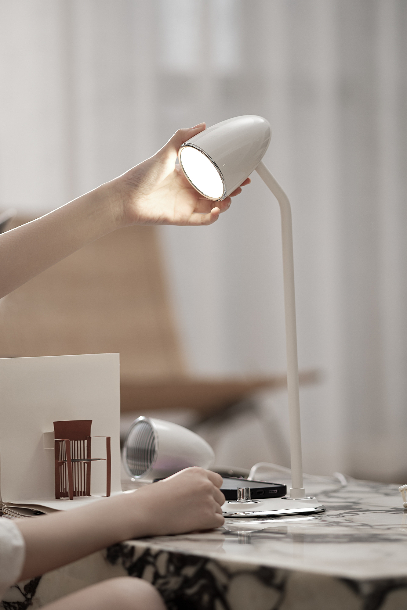 Crazy sound，loudspeaker box，Desk lamp，