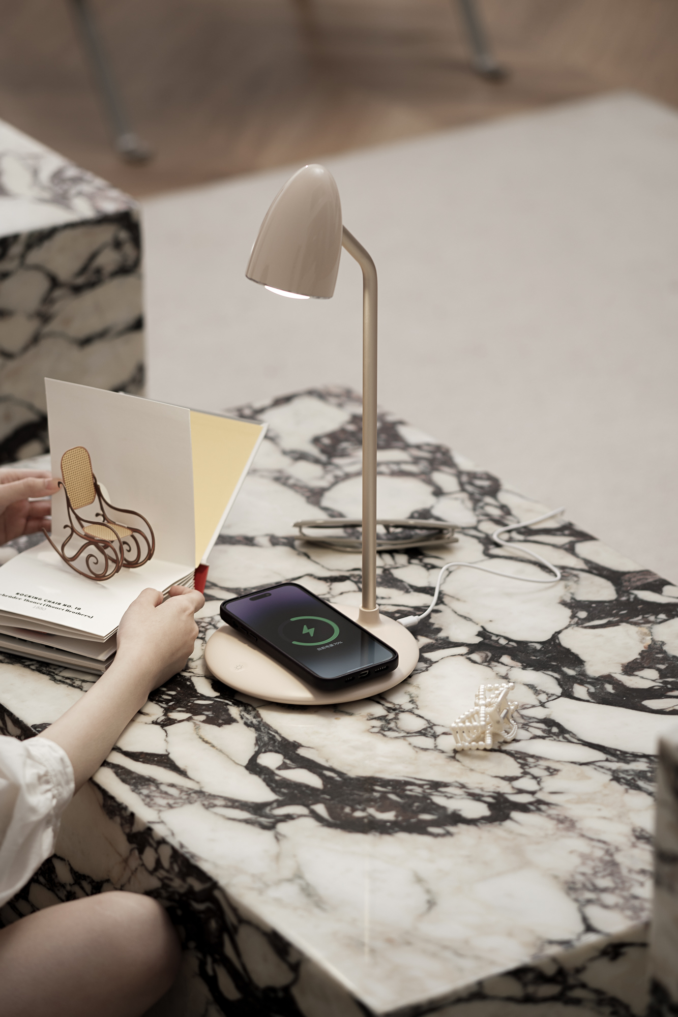 Crazy sound，Desk lamp，Shenzhen，White base map，shot，