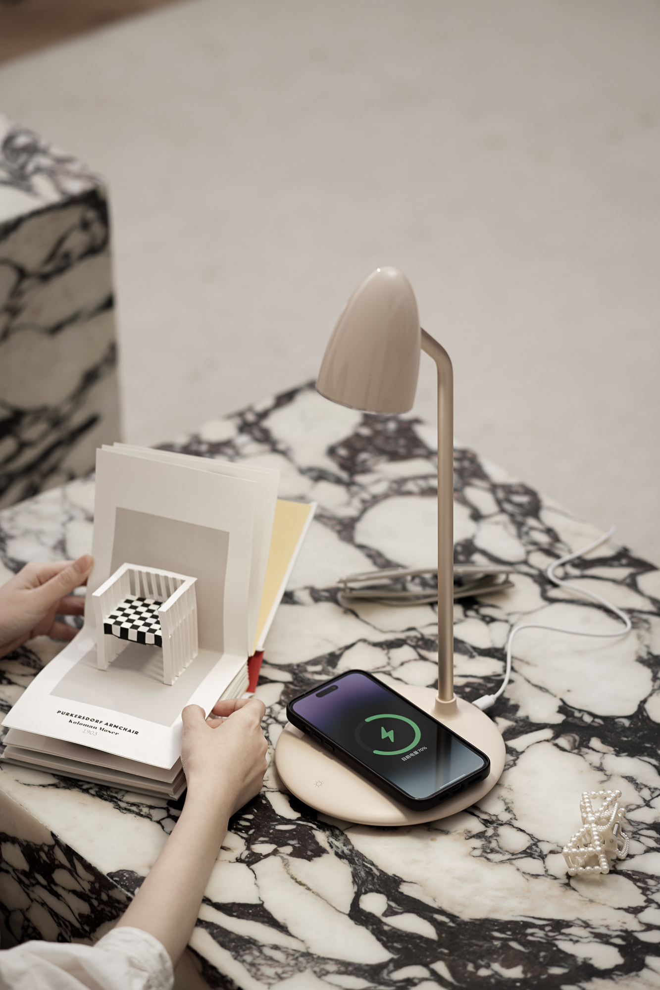 Crazy sound，Desk lamp，Shenzhen，White base map，shot，