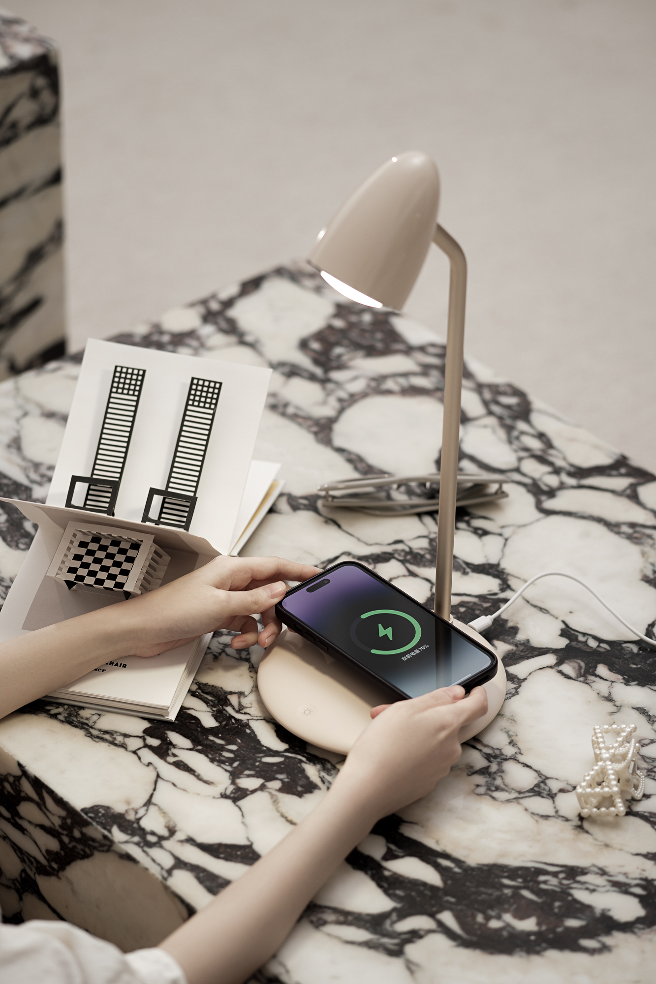 Crazy sound，Desk lamp，Shenzhen，White base map，shot，