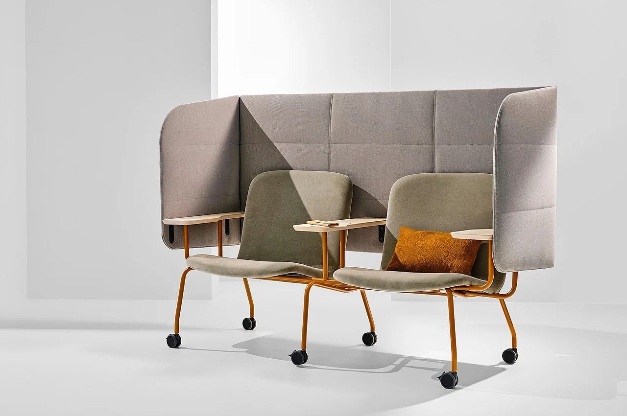 chair，to work in an office，portability，