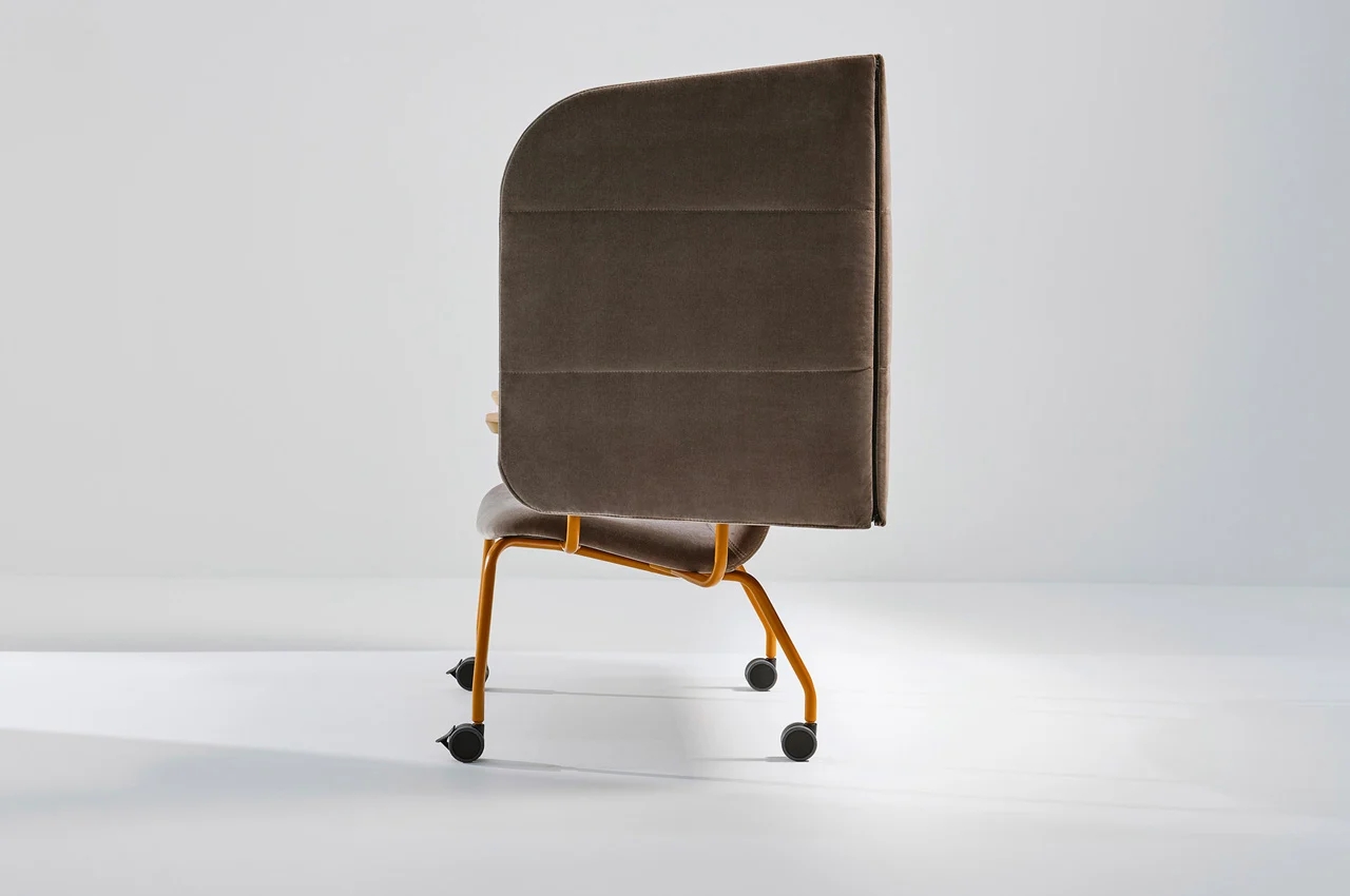 chair，to work in an office，portability，