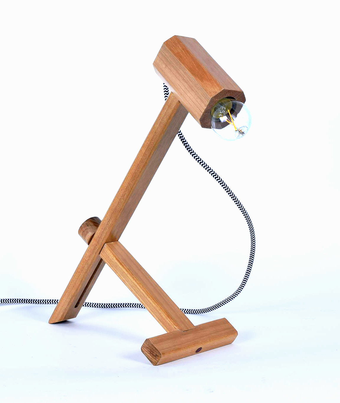Desk lamp，bionics，woodiness，fold，