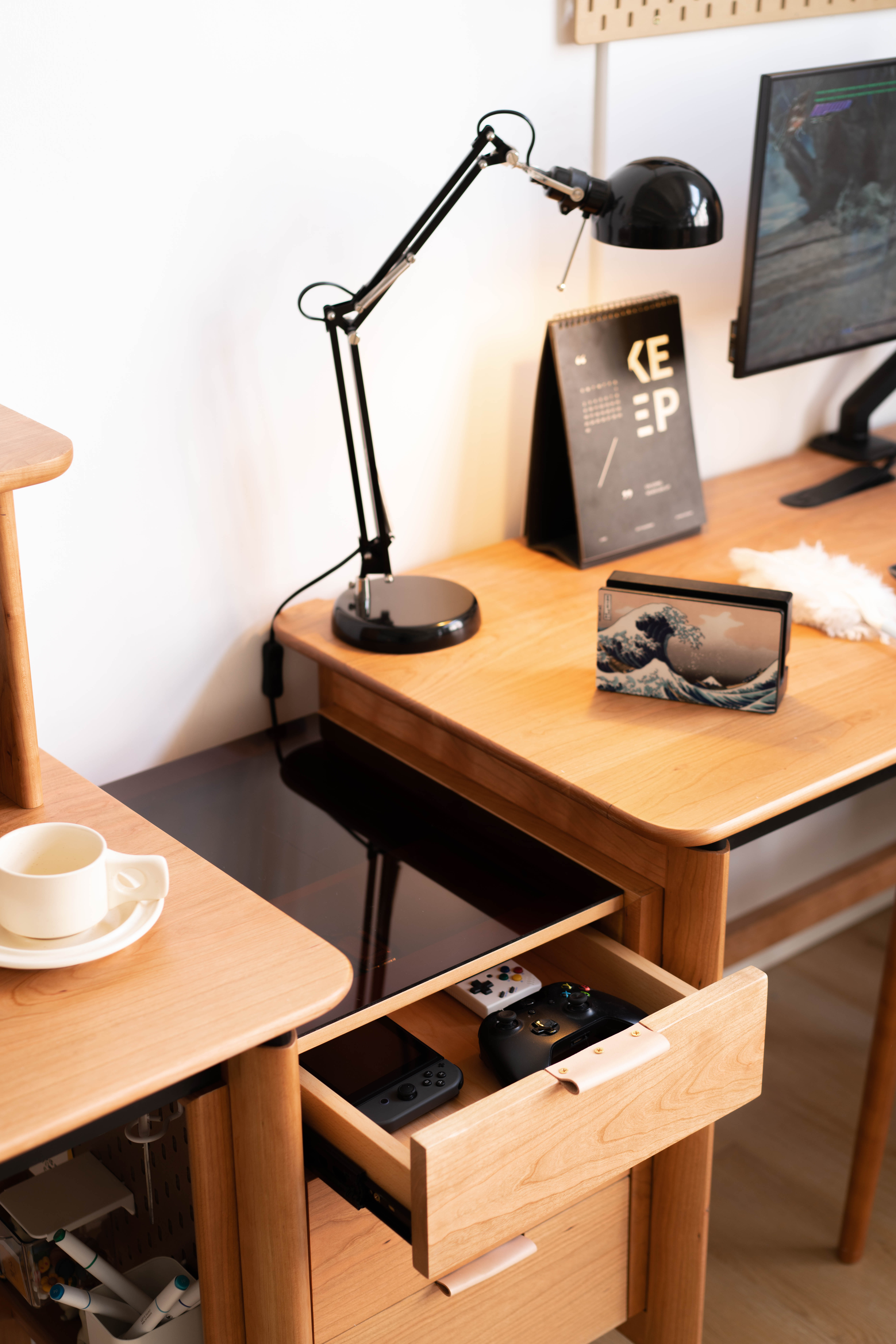 Solid wood furniture，product design，furniture design ，desk，