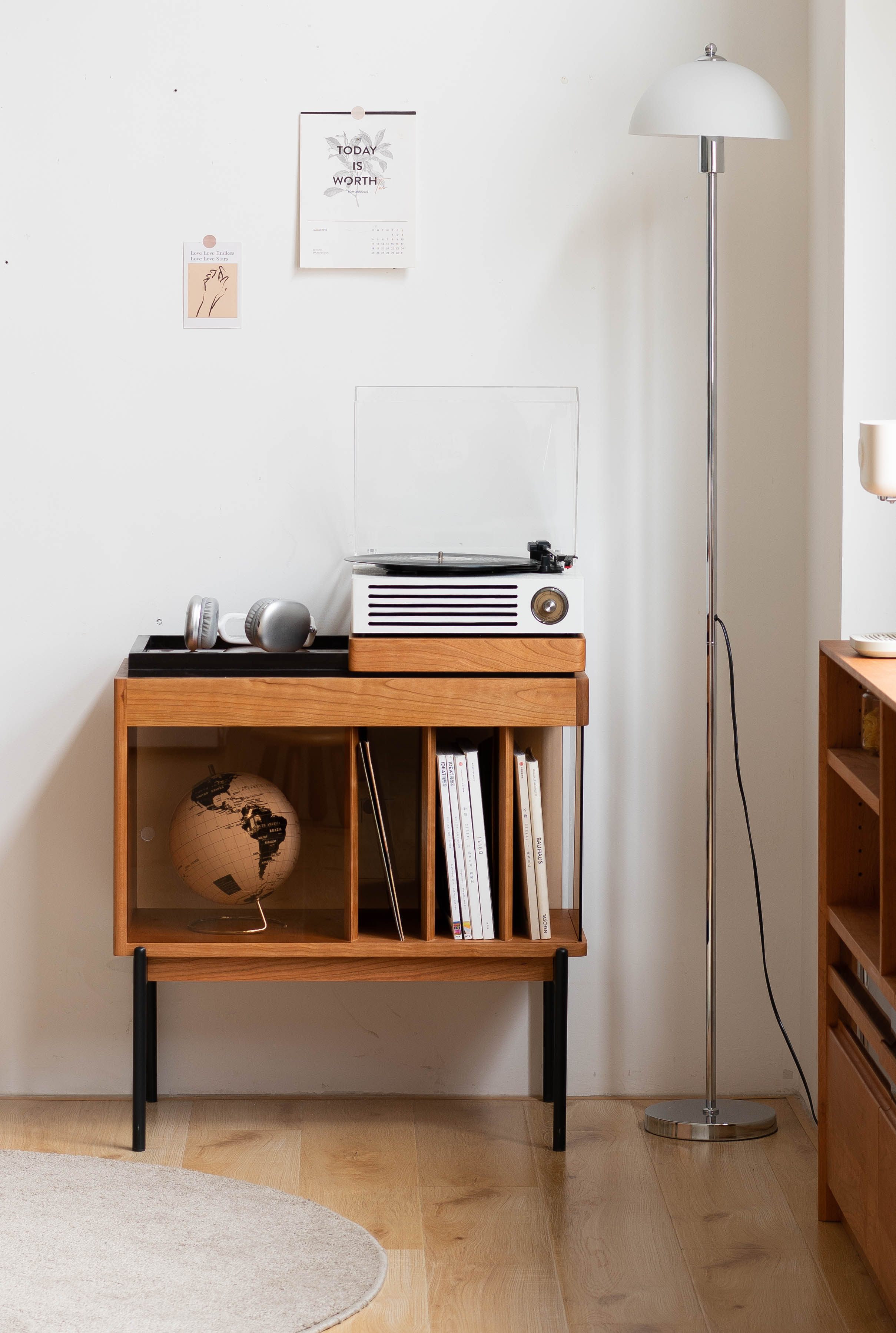 Solid wood furniture，furniture design ，product design，Side cabinet，Magazine Cabinet，Record Cabinet，