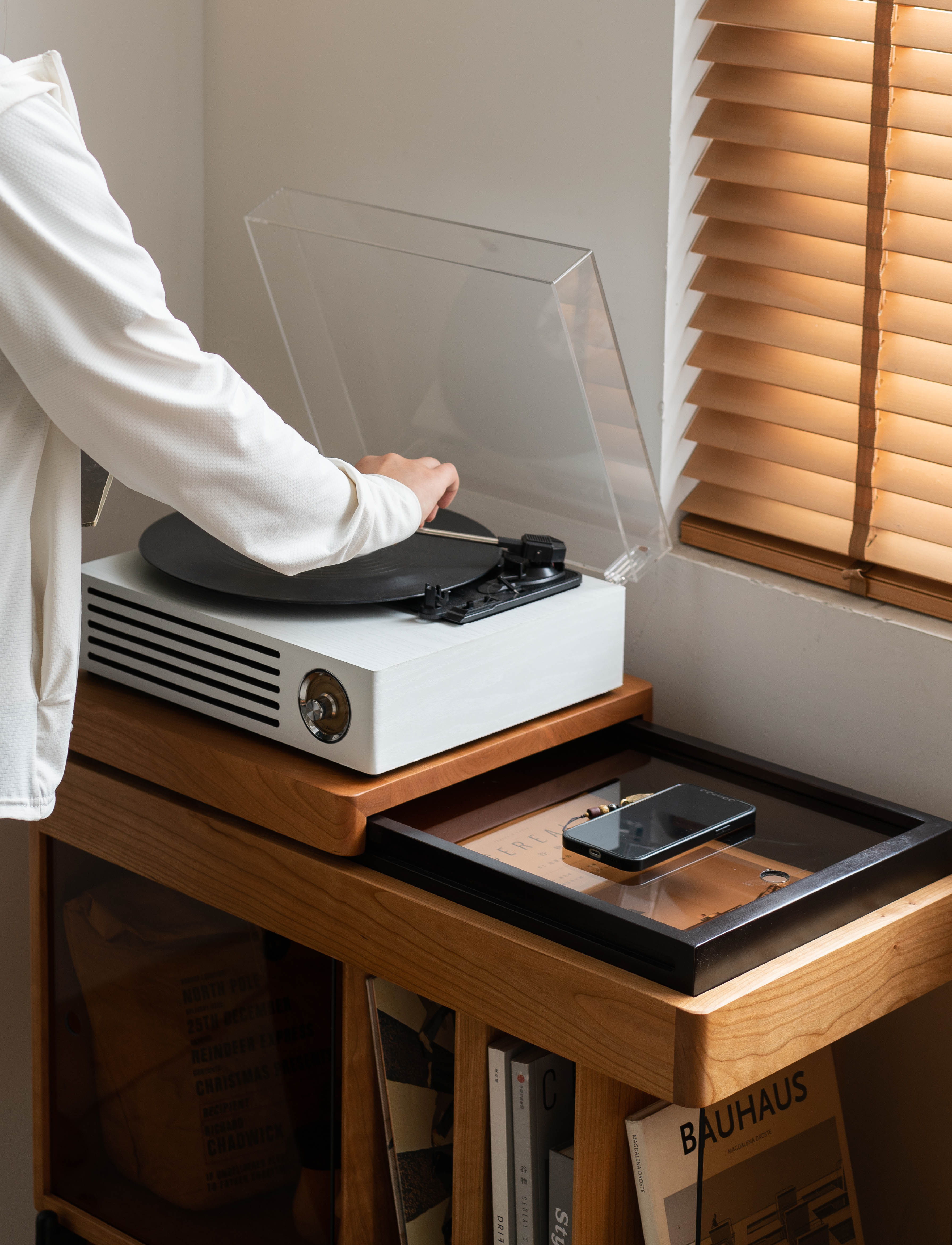 Solid wood furniture，furniture design ，product design，Side cabinet，Magazine Cabinet，Record Cabinet，