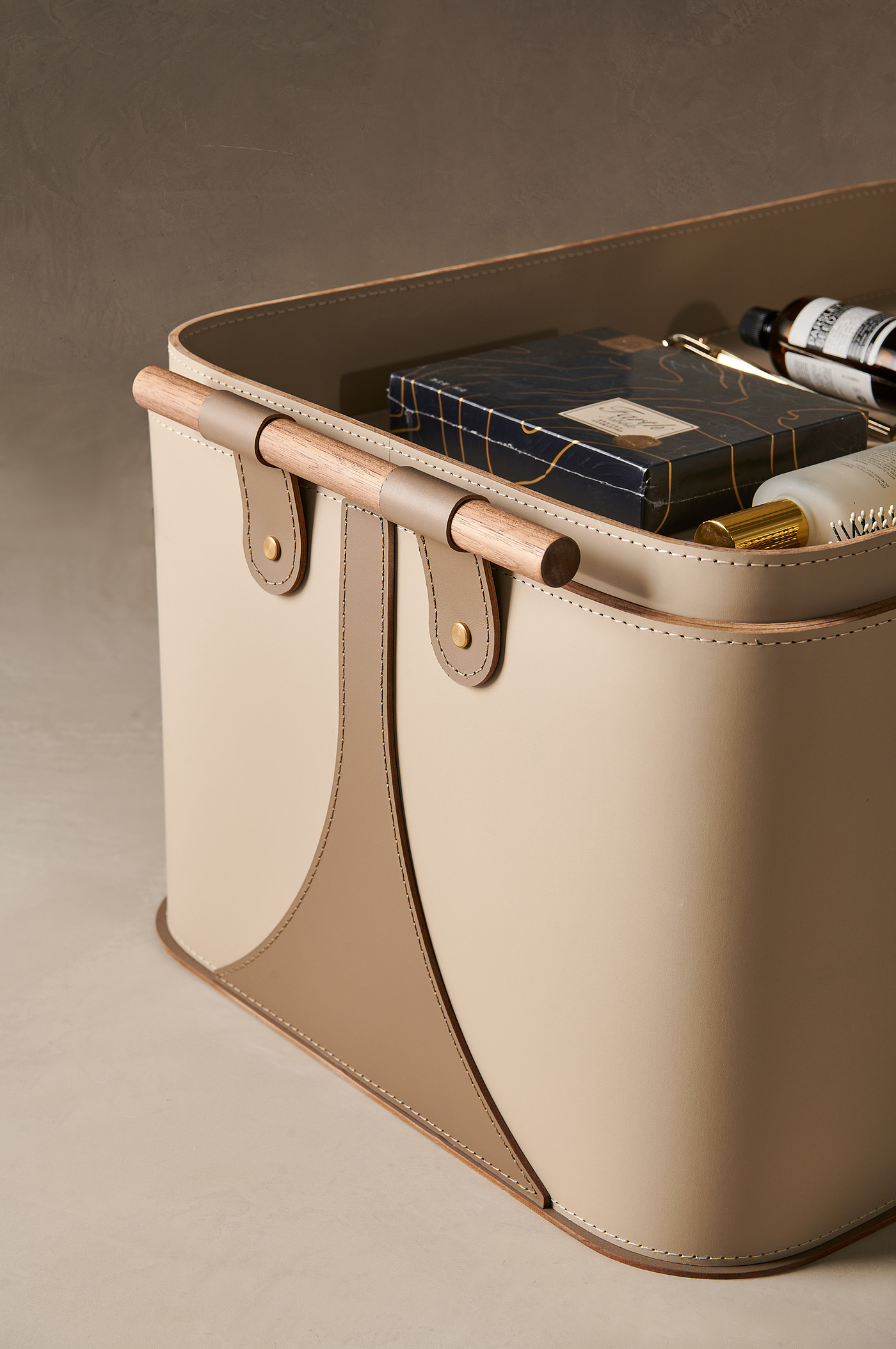 suitcase，Storage box，Saddle skin，Walnut，A work of God，Mingdu Design，Car storage，convenient，