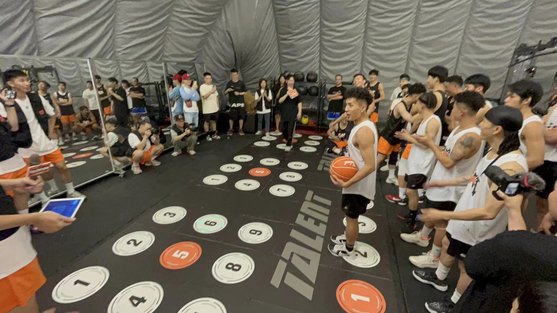 intelligence，electronic product，motion，Sports Equipment，product design，Bodybuilding，acousto-optic，floor，