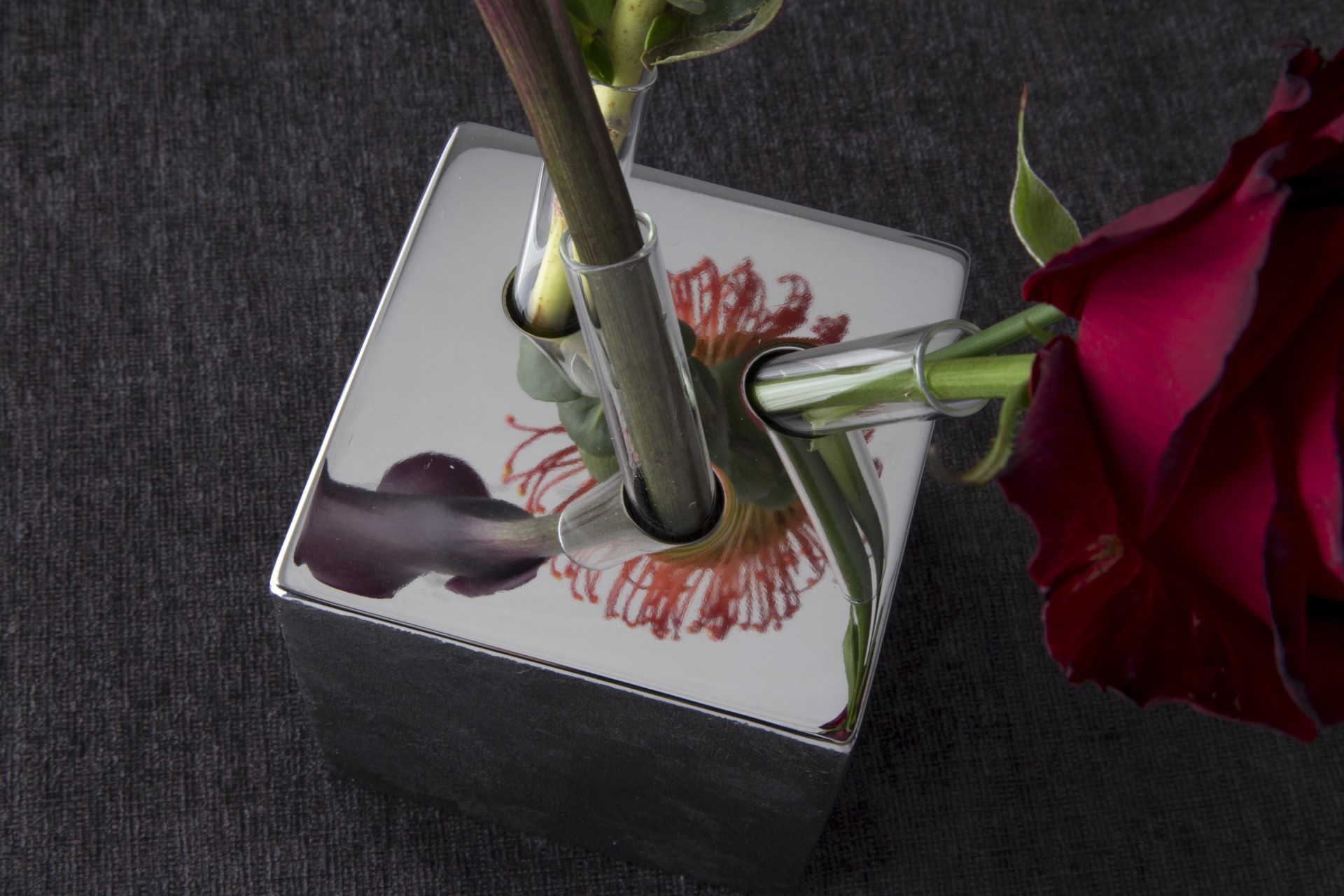 vase，Metal，Glass，Cube，