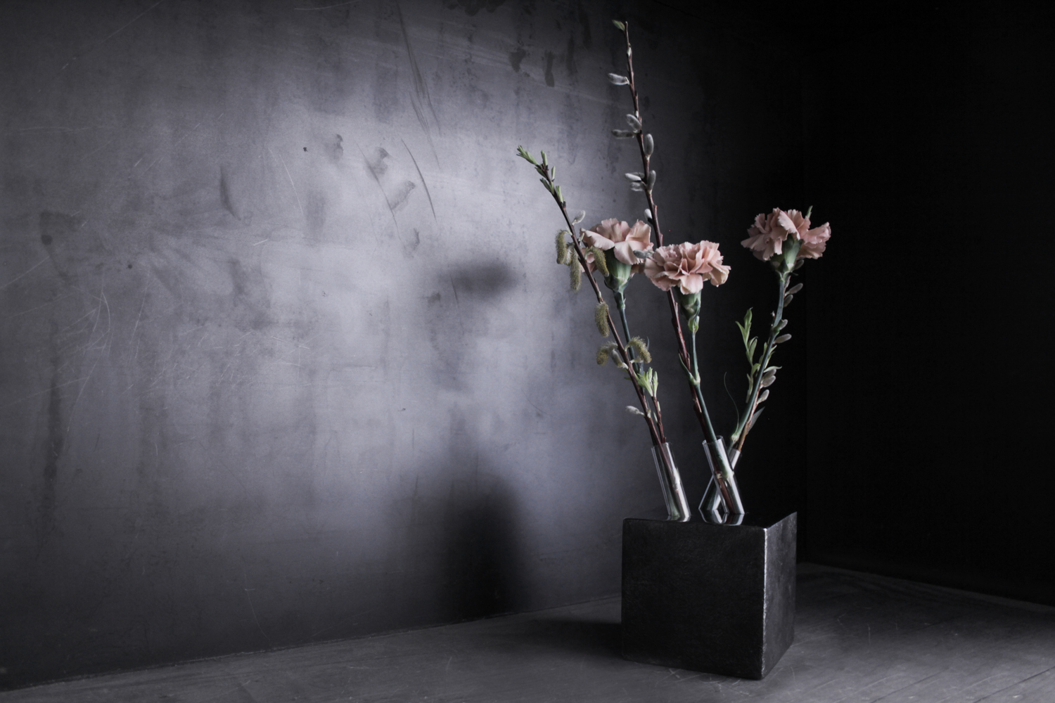 vase，Metal，Glass，Cube，