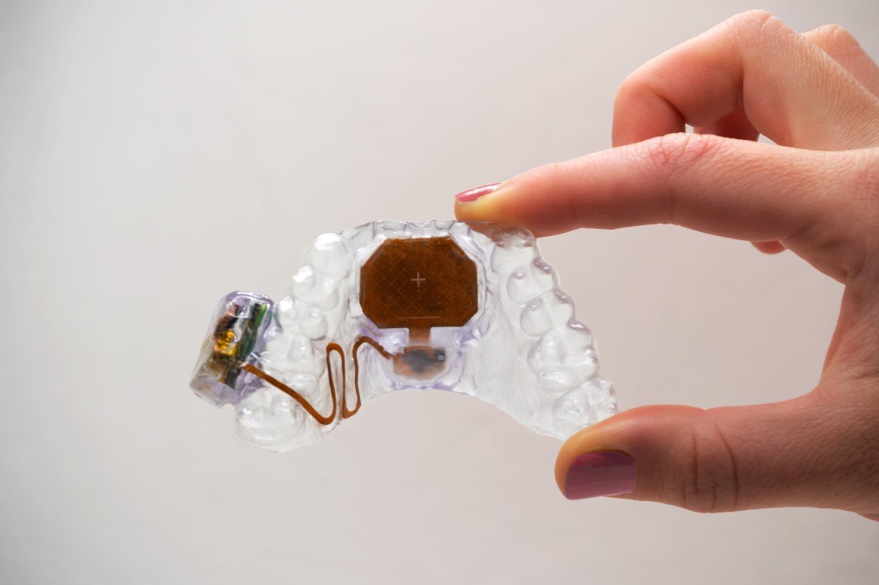 mouthpiece，Touch control board，science and technology，innovate，MouthPad，Tools and equipment，
