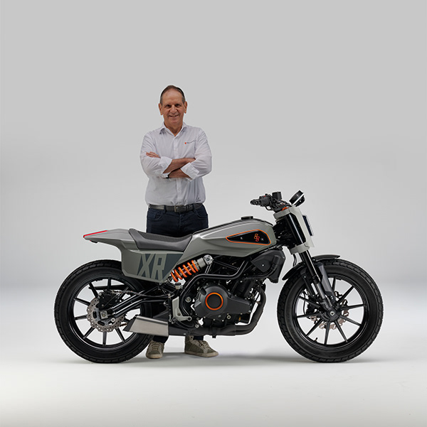 Put into production，XR338，cross-country，