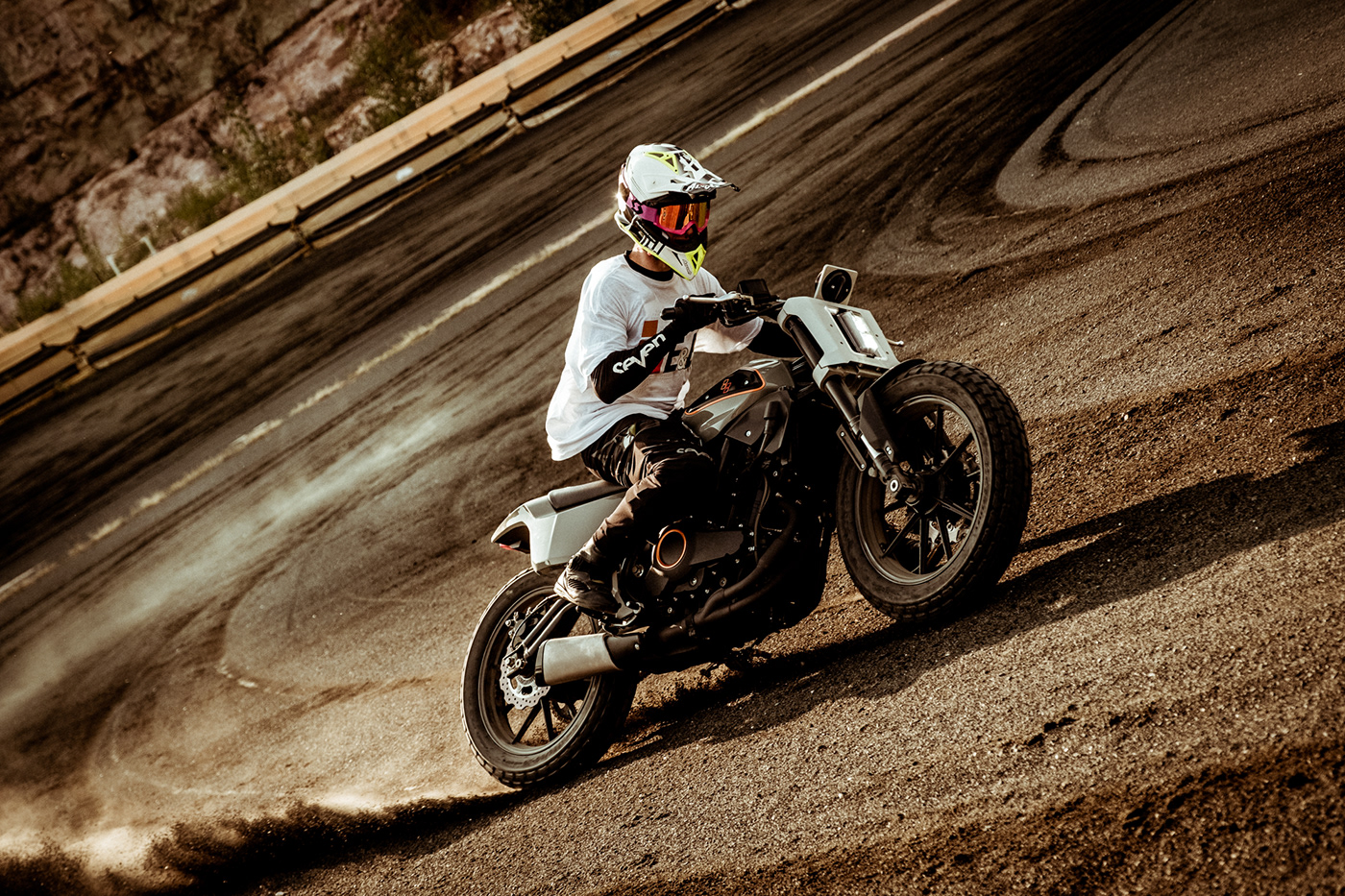 Put into production，XR338，cross-country，