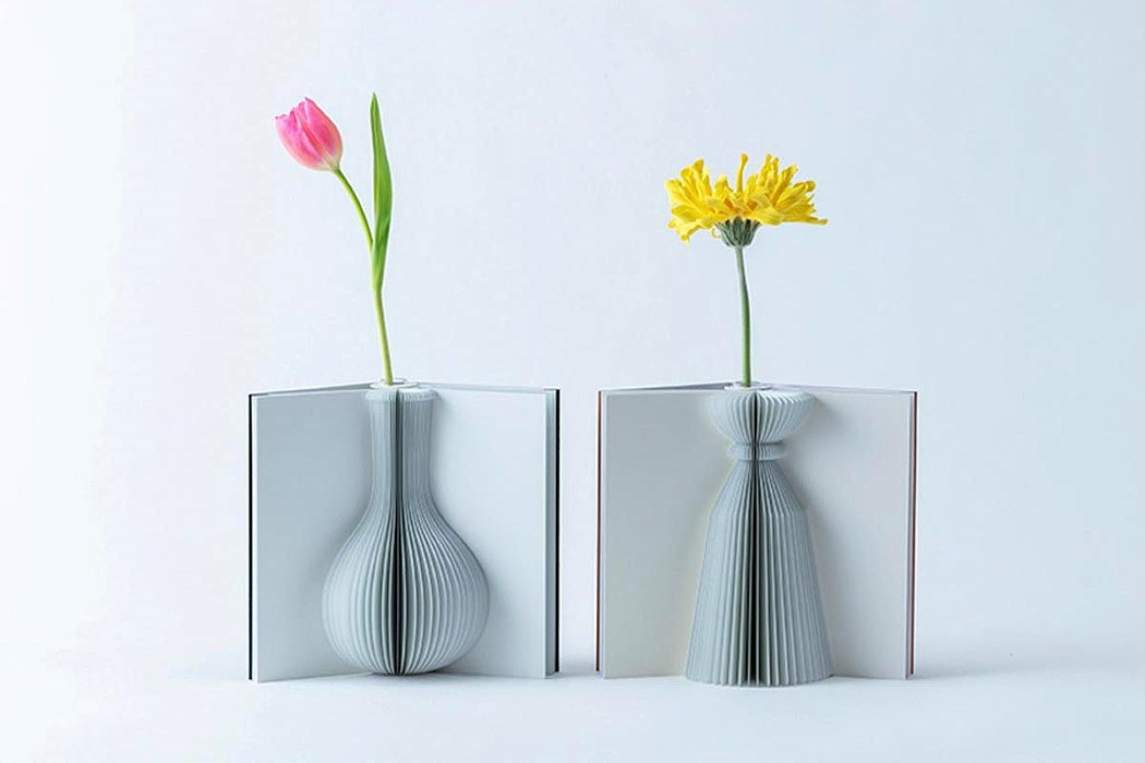 vase，book，decorate，