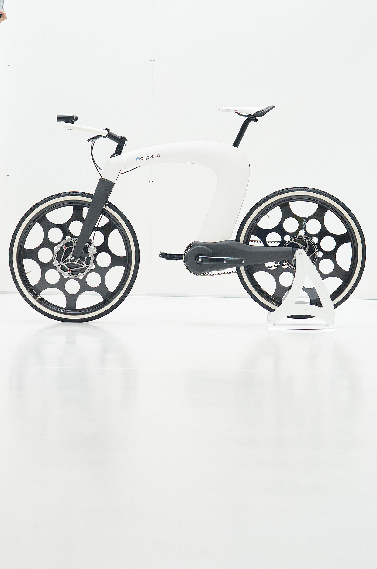 nCycle，black，white，Electronic bicycle，