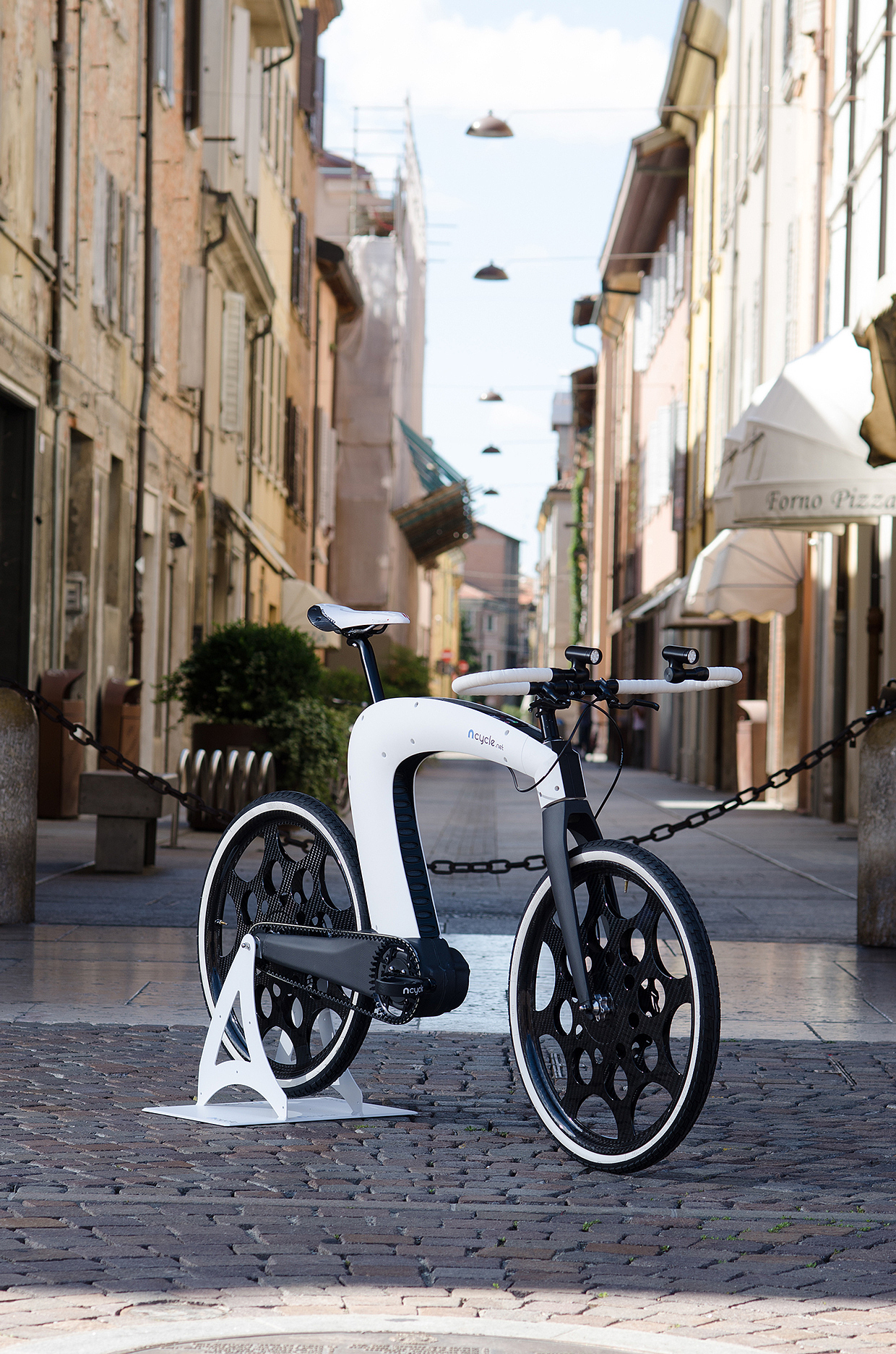 nCycle，black，white，Electronic bicycle，