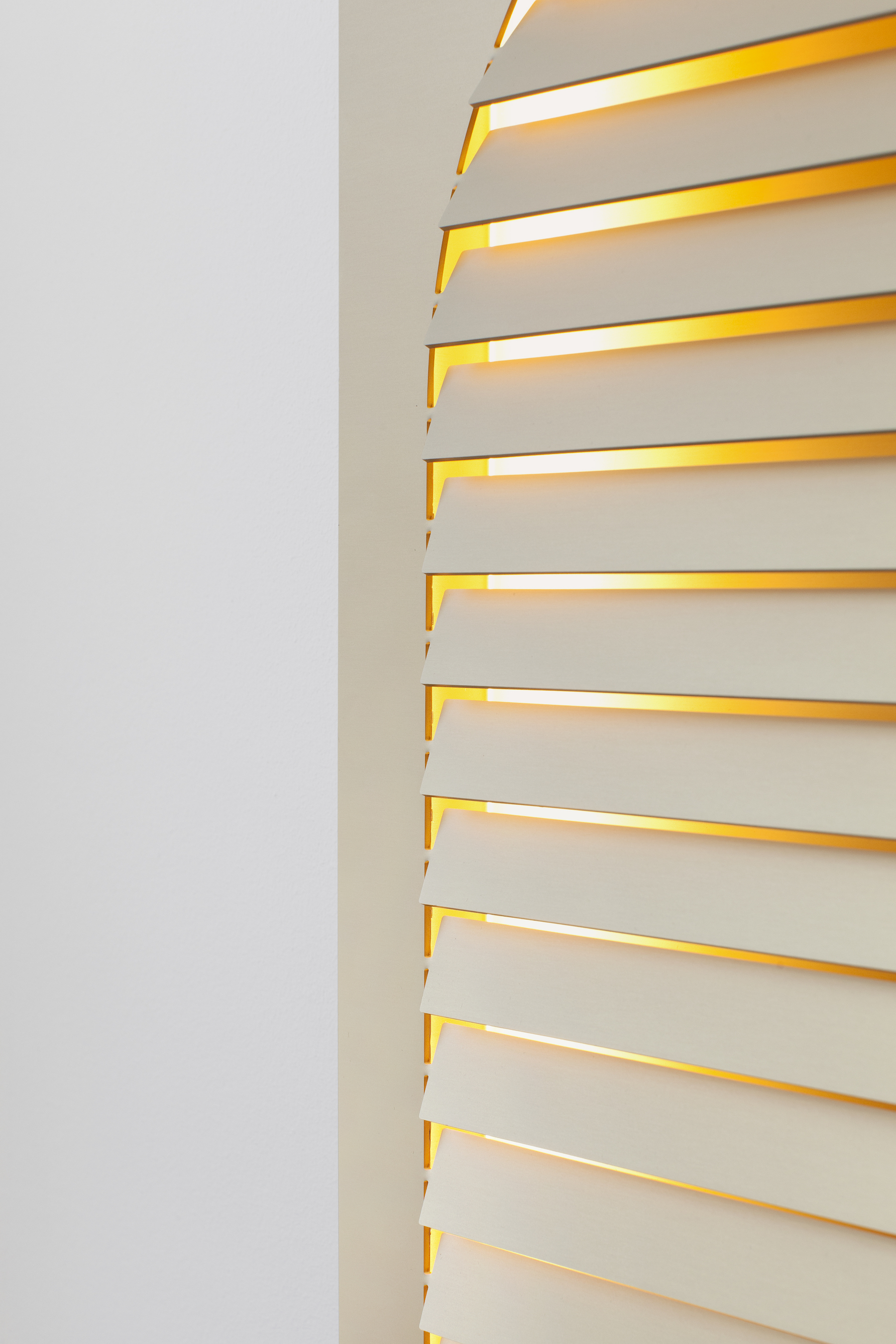 Wall lamp，aluminium，Venetian blind，