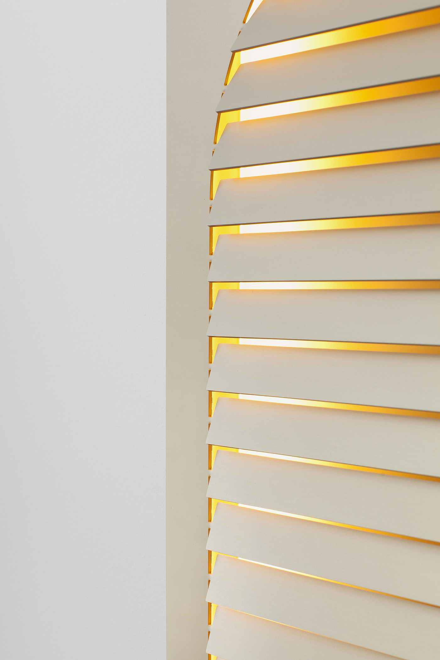 Wall lamp，aluminium，Venetian blind，