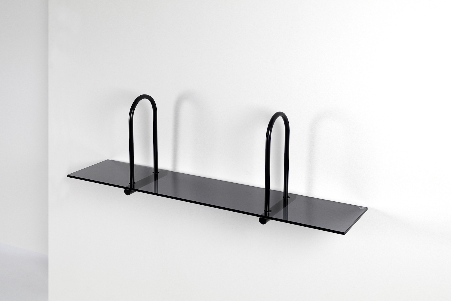 Table，Minimalist，sense of modernity，