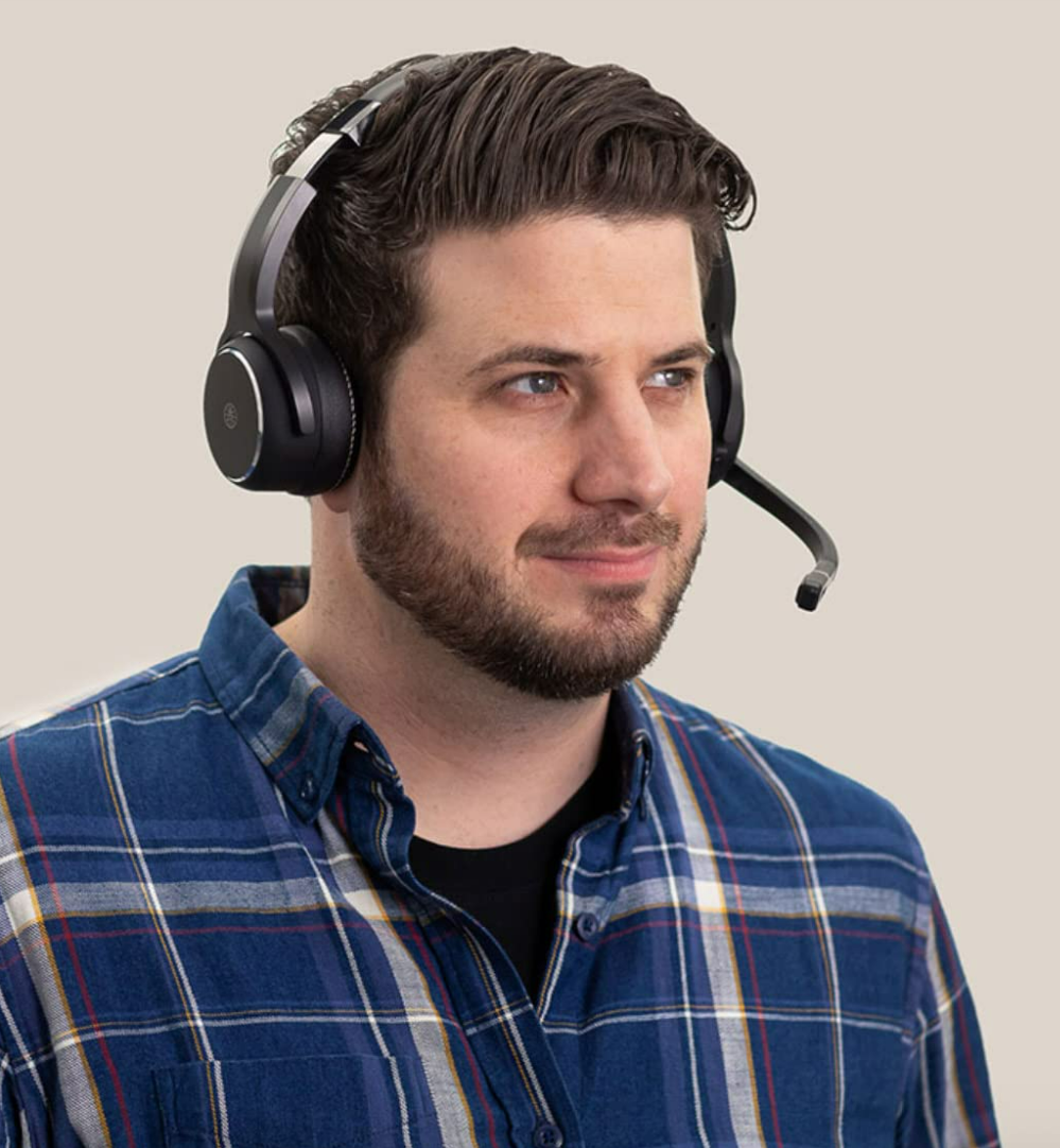 headset，Headwear，driver，truck，