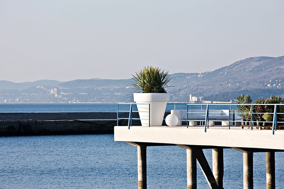 furniture，Home Furnishing，Flowerpot，lamps and lanterns，outdoors，