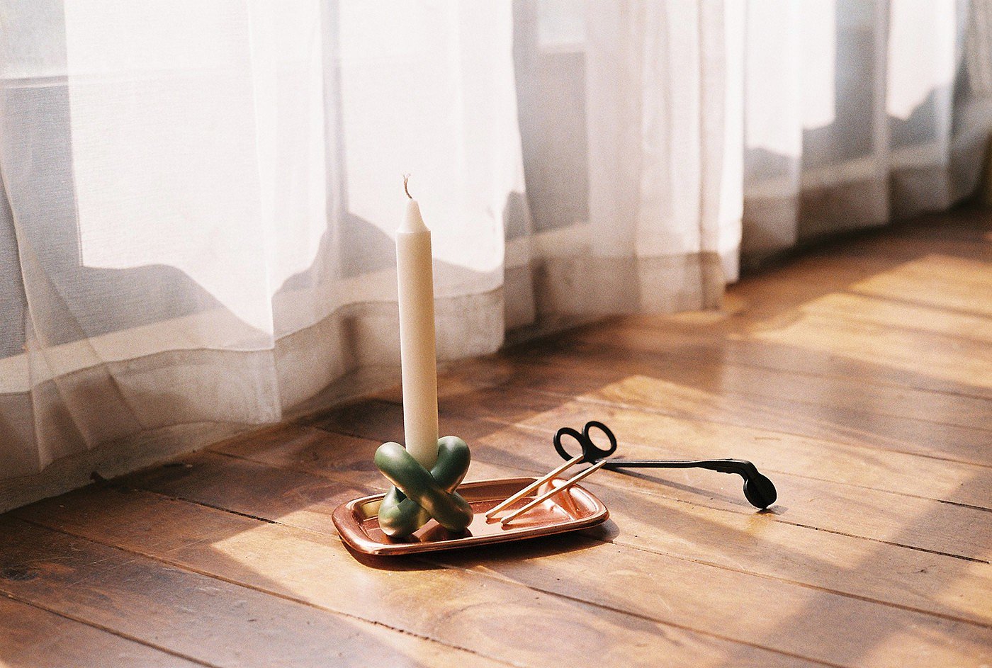 delicate，balloon，Bird，Candlestick，clocks and watches，pocket watch，proportion，Film tone，