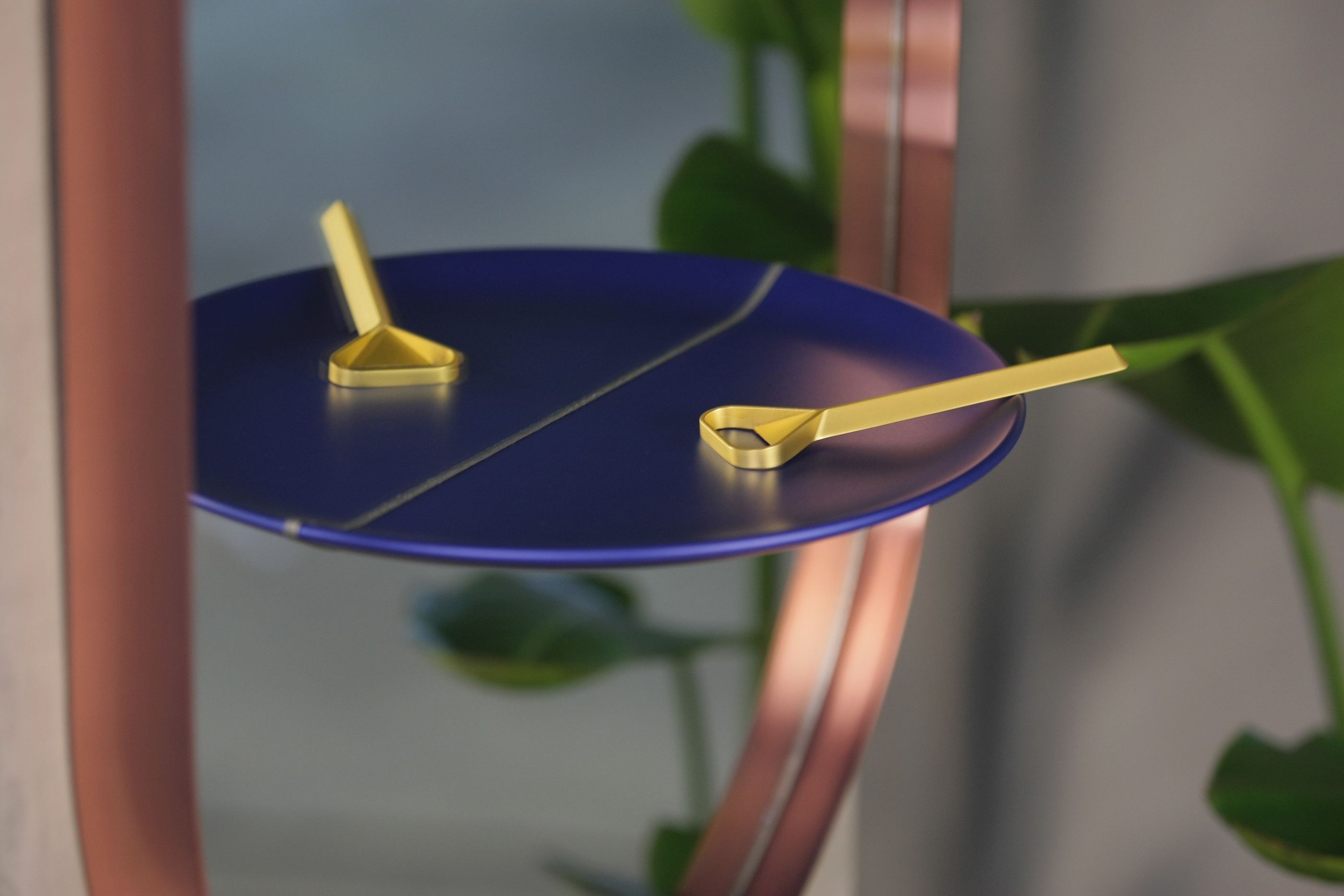 Hospitality，originality，mirror，