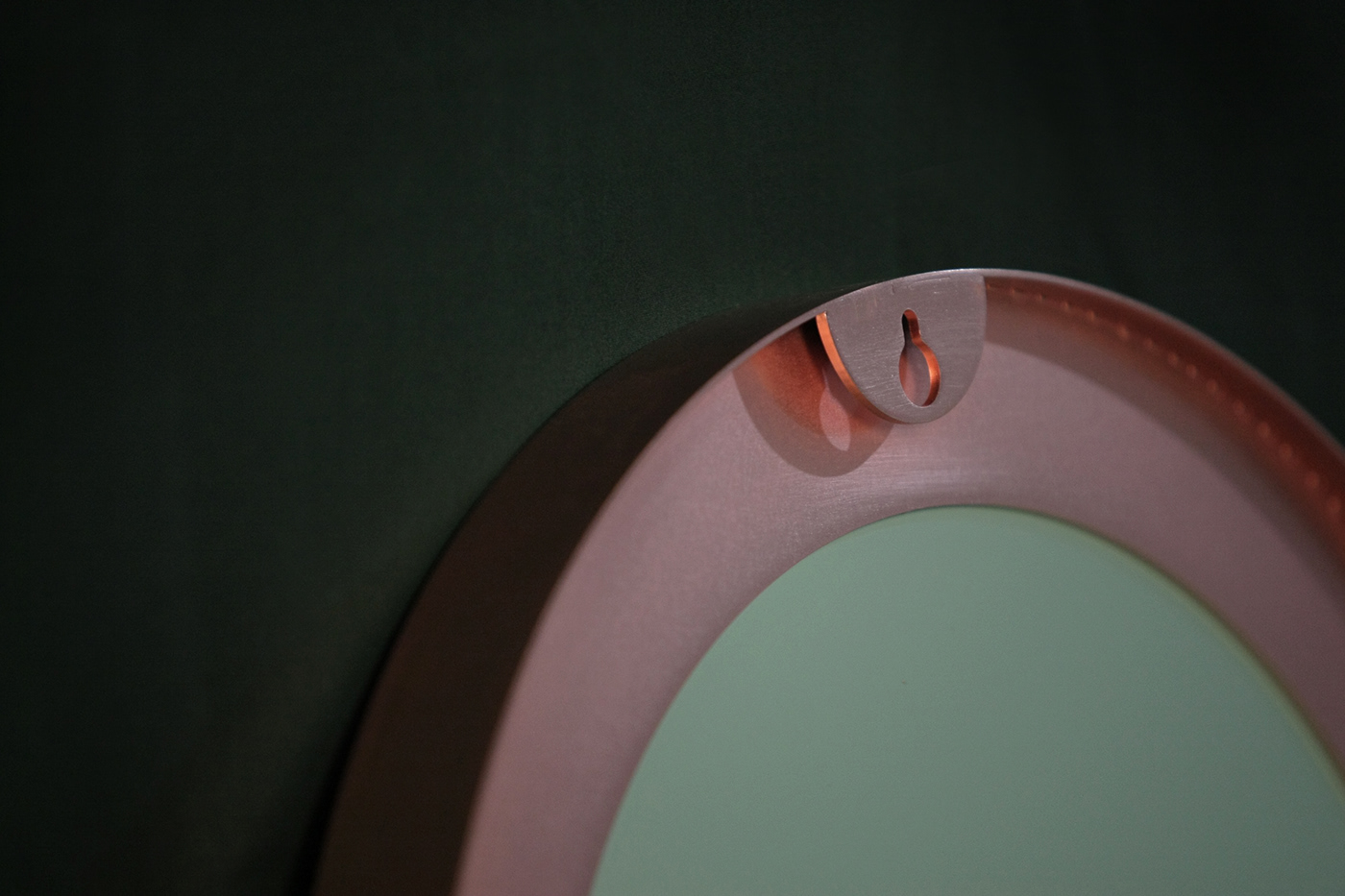 Hospitality，originality，mirror，