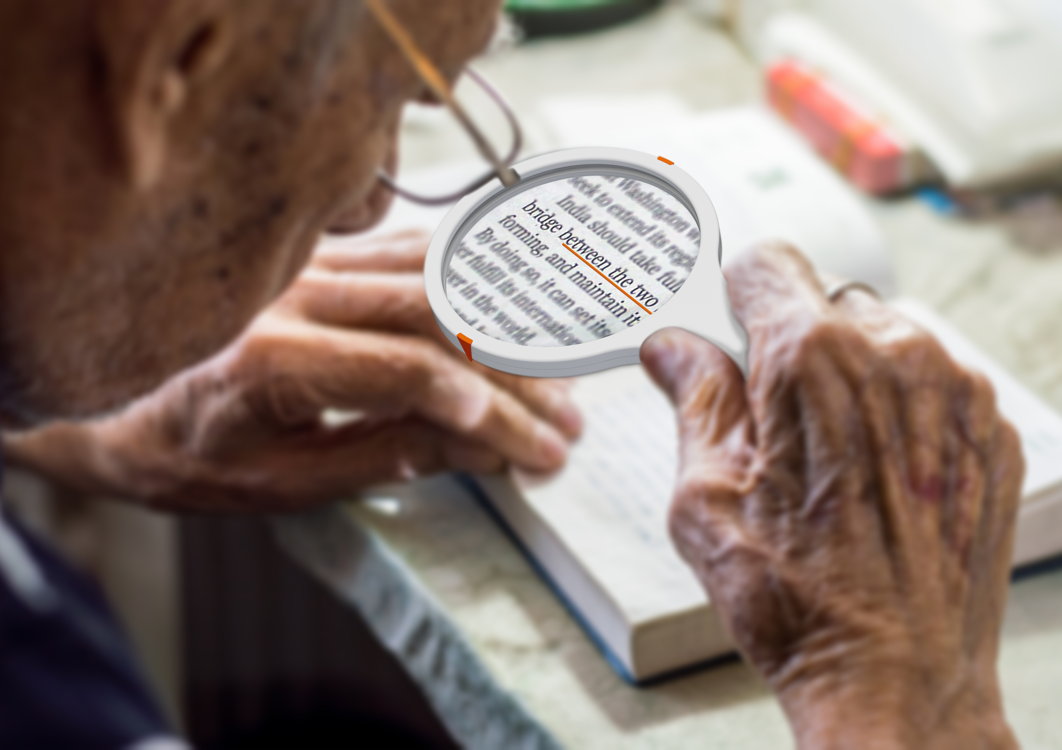 magnifier，Middle aged and elderly people，read，focusing，memory，