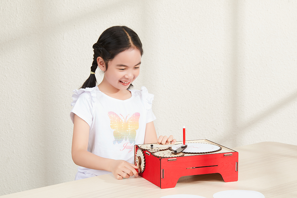 A box of funny，painting，geometry，jukebox，Retro，curve，children，Patchwork toy，